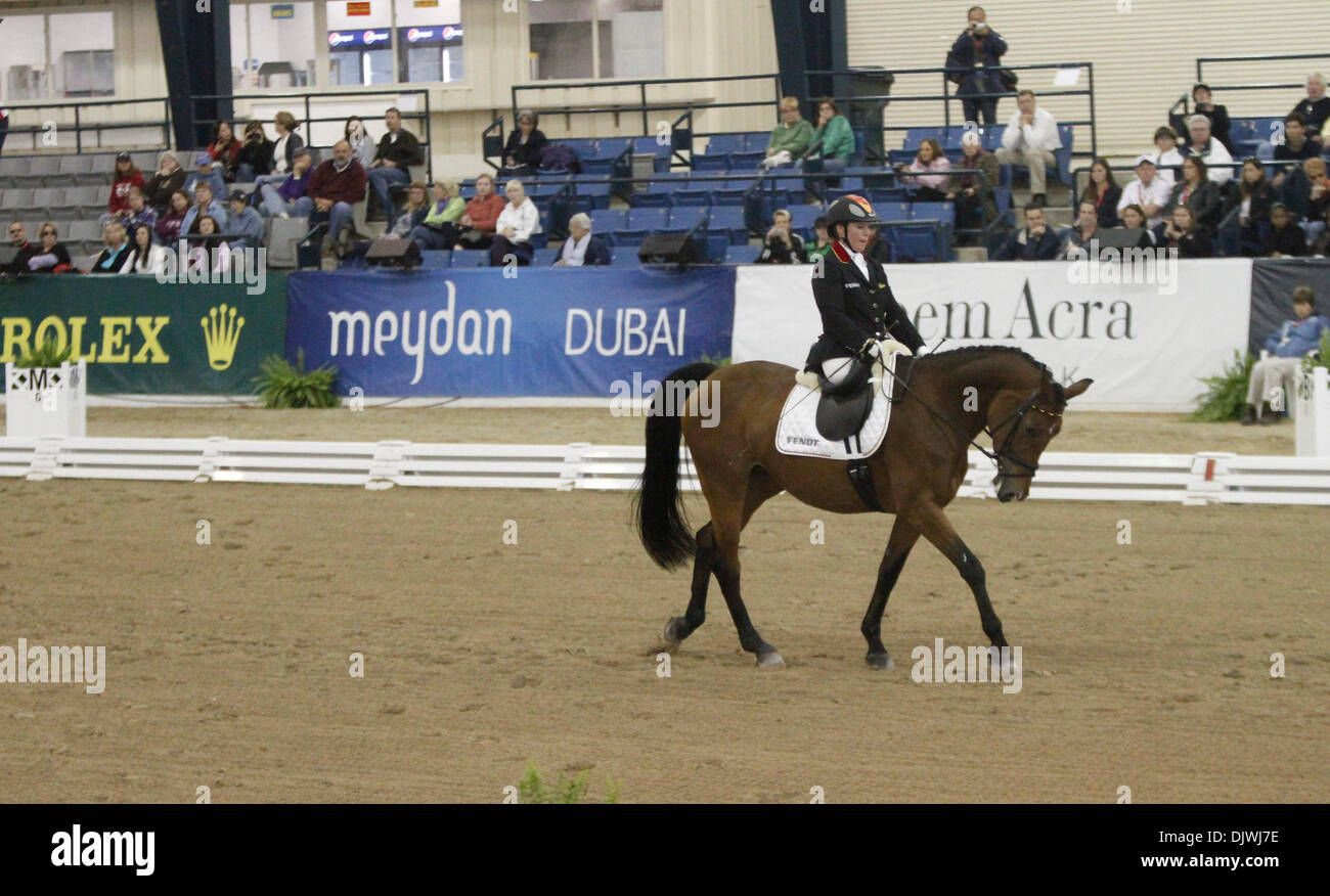 7 octobre 2010 - Lexington, Kentucky, Etats-Unis - de l'Allemagne Angelika Trabert et Ariva-Avanti ont concouru dans la catégorie dressage para II tests individuels dans l'arène couverte pendant les Jeux Equestres Mondiaux FEI Alltech au Kentucky Horse Park de Lexington, KY. le jeudi,oct. 7, 2010. Photo par Pablo Alcala | Personnel (crédit Image : © Lexington Herald-Leader/ZUMApress.com) Banque D'Images