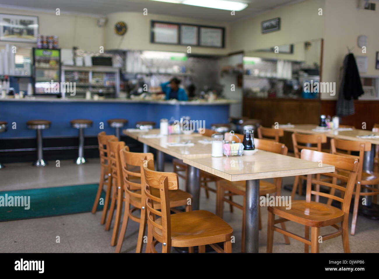 L'intérieur d'un typique et traditionnelle des années 1960, American diner dans la ville de à Greenport à Long Island, New York Banque D'Images