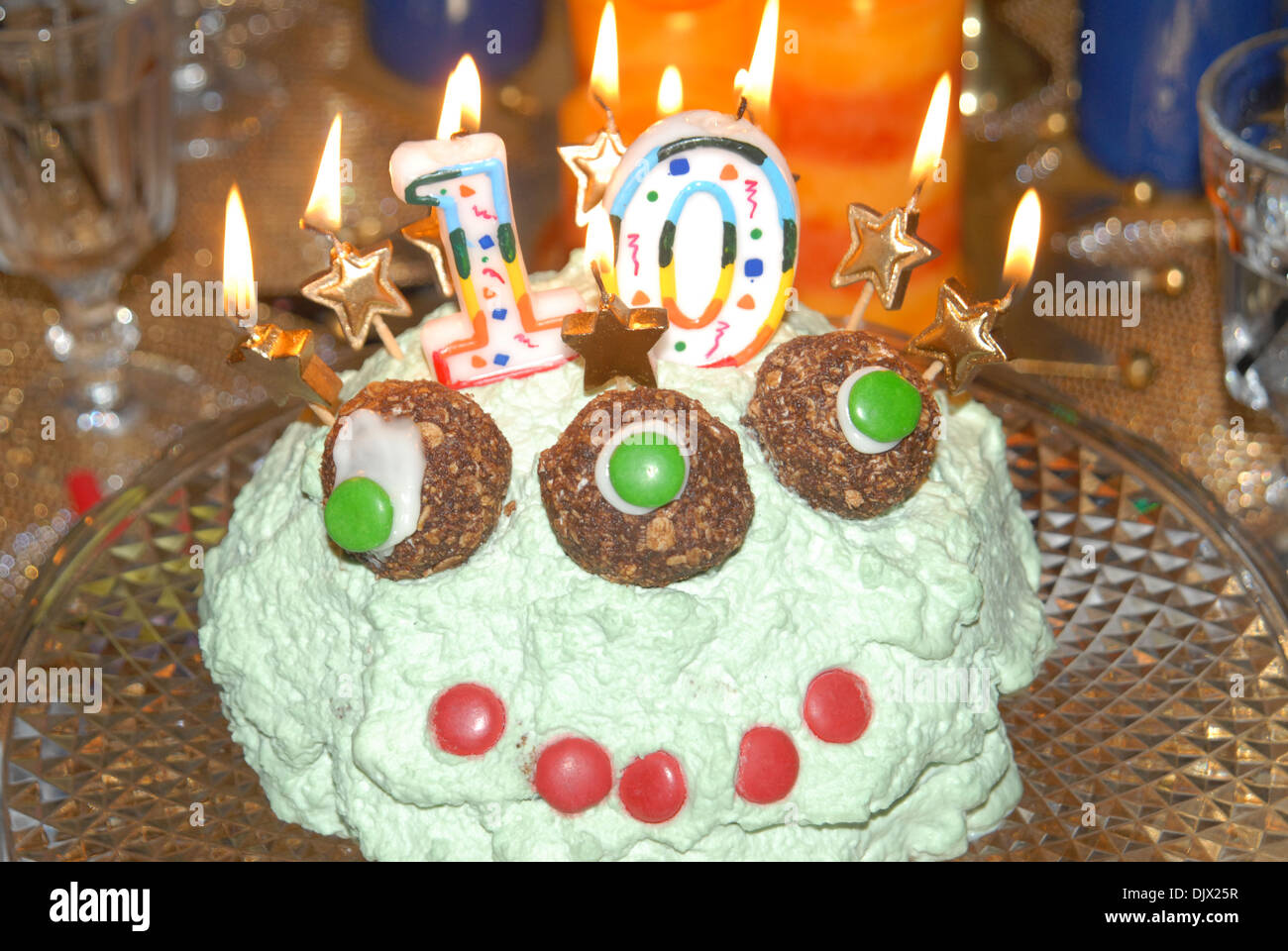 Crazy alien gâteau d'anniversaire. Banque D'Images