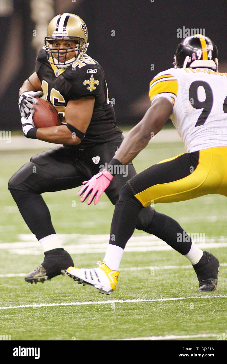 Oct 31, 2010 : New Orleans Saints running back Ladell Betts (46) exécute la balle au cours d'action de jeu entre les New Orleans Saints et les Steelers de Pittsburgh à la Louisiana Superdome à la Nouvelle Orléans, Louisiane. Les Saints a gagné 20-10. (Crédit Image : © Donald Page/global/ZUMApress.com) Southcreek Banque D'Images