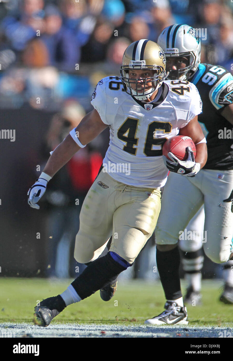 Le 7 novembre 2010 - Charlotte, Caroline du Nord, États-Unis d'Amérique - New Orleans Saints running back Ladell Betts (46) Recherche pour l'exécution d'Ivory dans le jeu entre les New Orleans Saints et les Panthers au stade Bank of America. Les Saints défait les Panthers 34-3. (Crédit Image : © Margaret Bowles/ZUMApress.com) Southcreek/mondial Banque D'Images