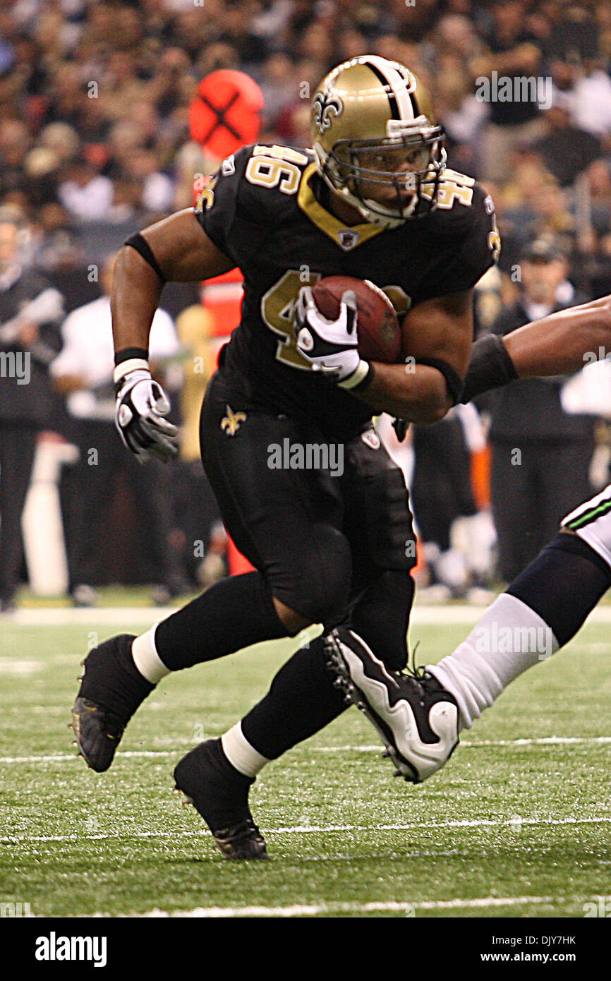 Nov 21, 2010 : New Orleans Saints running back Ladell Betts (46) exécute la balle au cours d'action de jeu entre les New Orleans Saints et les Seattle Seahawks au Louisiana Superdome à la Nouvelle Orléans, Louisiane. Les Saints gagner 34-19. (Crédit Image : © Donald Page/global/ZUMAPRESS.com) Southcreek Banque D'Images