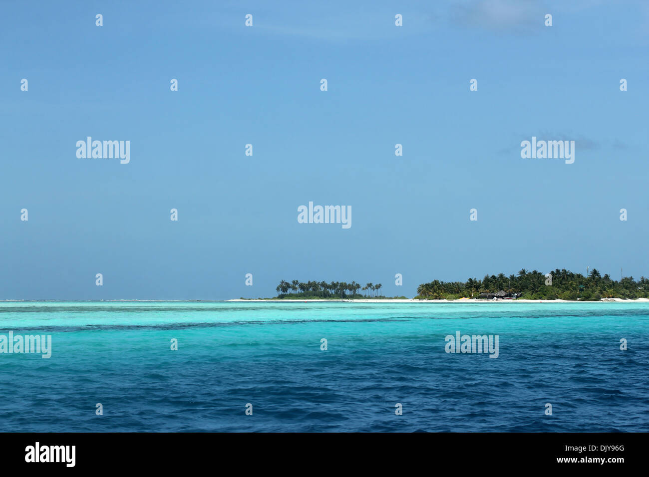 Fun Island (Bodufinolhu), vue à partir de l'eau, South Male Atoll, Maldives Banque D'Images