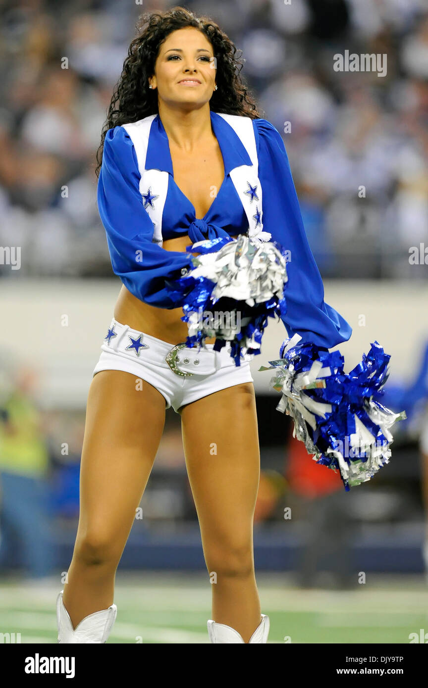 25 nov., 2010 - Arlington, Texas, United States of America - Dallas Cowboys cheerleaders pendant le jeu comme la Nouvelle Orleans Saints revenir à vaincre les Dallas Cowboys 30-27 au Cowboys Stadium à Arlington, au Texas. (Crédit Image : © Steven Leija/global/ZUMAPRESS.com) Southcreek Banque D'Images