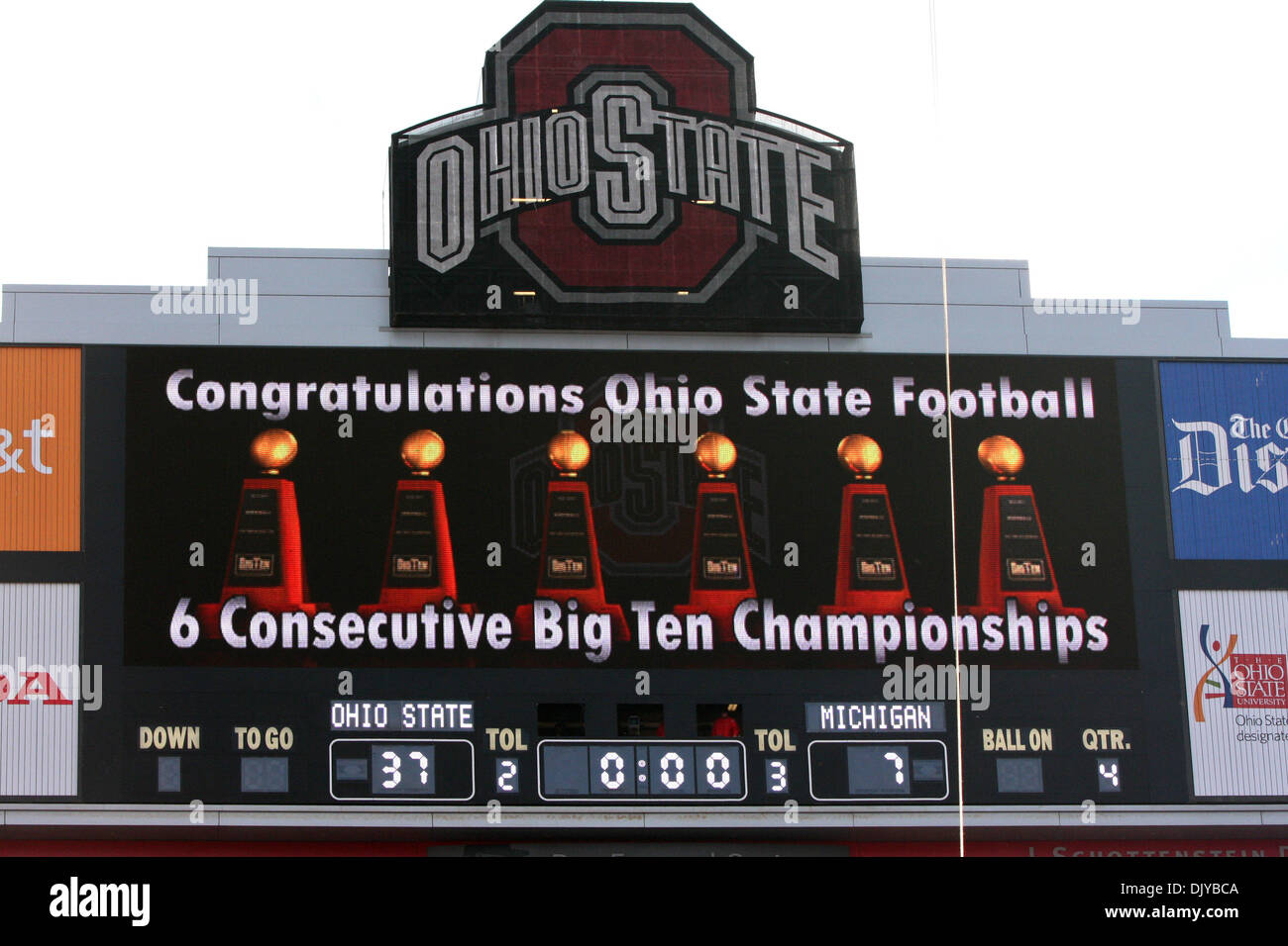 Le 27 novembre 2010 - Columbus, Ohio, États-Unis d'Amérique - le tableau de bord raconte l'histoire comme l'Ohio State Buckeyes défait les Michigan Wolverines 37-7 au stade de l'Ohio à Columbus, Ohio pour gagner une part de leur sixième championnat Big Ten. (Crédit Image : © Frank Jansky/global/ZUMAPRESS.com) Southcreek Banque D'Images