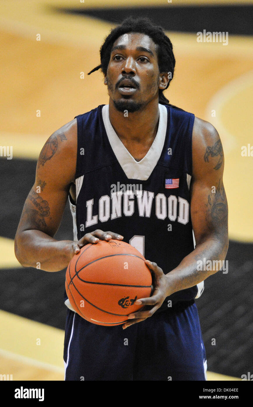 19 déc., 2010 - Boulder, Colorado, United States of America - Longwood Lancers guard Jérémie Bowman (1) tire un coup franc. Colorado dominé Longwood et a été la victoire par la marque de 104-59 à Coors Event Center. (Crédit Image : © Andrew Fielding/ZUMAPRESS.com) Southcreek/mondial Banque D'Images