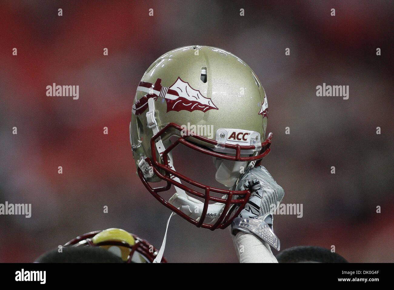 31 déc., 2010 - Atlanta, Géorgie, États-Unis d'Amérique - 31 déc 2010 : un casque d'État de Floride a lieu avant le début de la Chick Fil un bol contre la Caroline du Sud Gamecocks. (Crédit Image : © Jeremy Brevard/global/ZUMAPRESS.com) Southcreek Banque D'Images