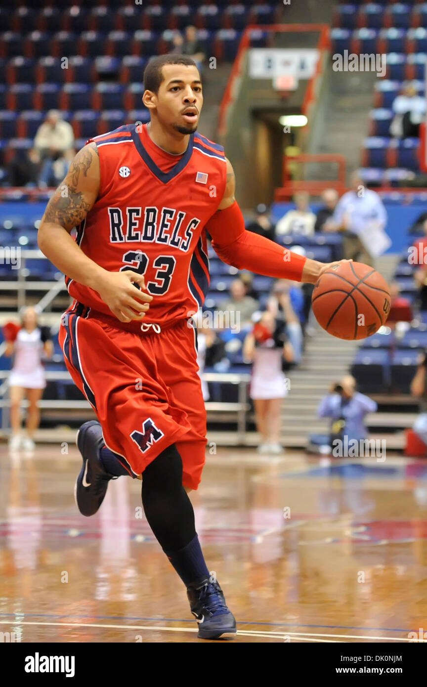 5 janvier 2011 - Dallas, Texas, États-Unis - Mississippi rebelles guard Trevor Gaskins (23) recherche le col ouvert comme les rebelles Ole Miss laisse la SMU Mustangs 32-30 à la moitié au Moody Coliseum à Dallas, au Texas. (Crédit Image : © Steven Leija/global/ZUMAPRESS.com) Southcreek Banque D'Images