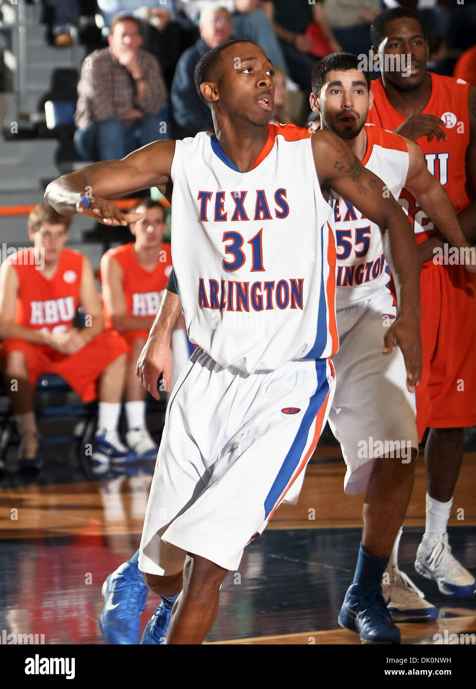 5 janvier 2011 - Arlington, Texas, United States of America - Texas-Arlington Mavericks guard/avant LaMarcus Reed III (31) va pour un rebond dans le jeu entre l'UTA et le Houston Mavericks Huskies Baptiste a tenu à l'Université du Texas à Arlington Hall's Texas à Arlington, au Texas. Défaites l'UTA Houston Baptist 72 à 57 (Crédit Image : © Dan Wozniak/global/ZUMAPRESS Southcreek Banque D'Images