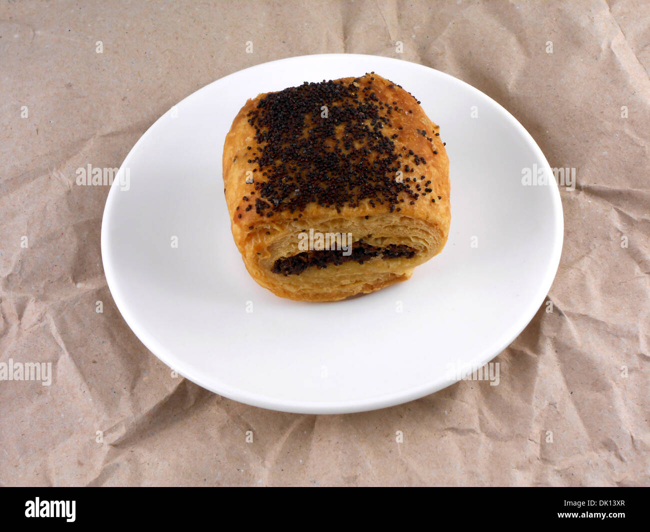 Gâteau aux Graines de pavot sucré on white plate Banque D'Images