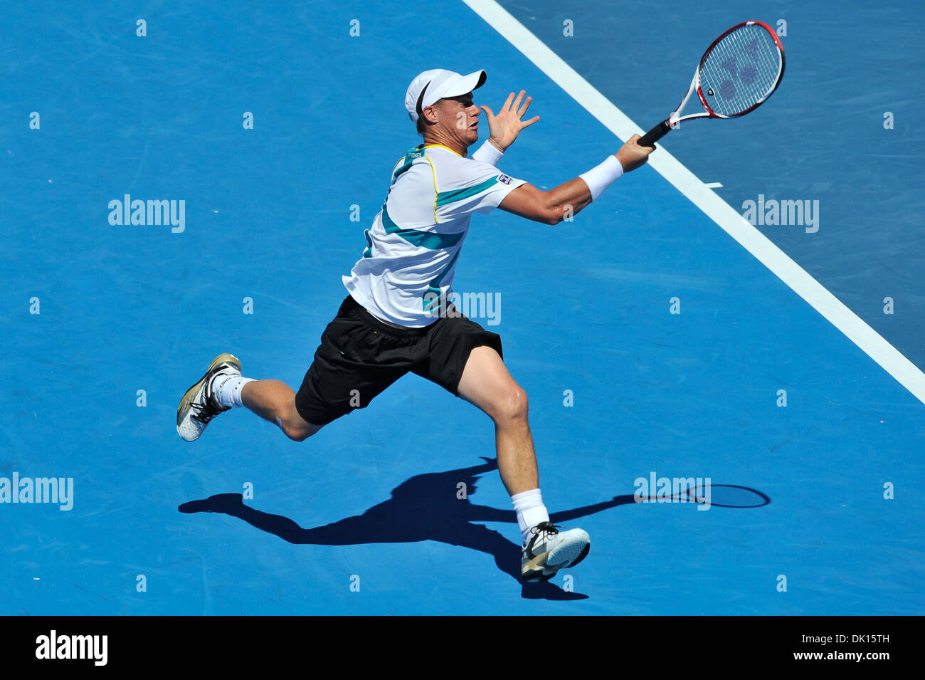 15 janvier 2011 - Melbourne, Victoria, Australie - Lleyton Hewitt (AUS) frappe un coup droit à la finale du 2011 AAMI Classic contre Gaël Monfils (FRA) à Kooyong Tennis Club à Melbourne, Australie. (Crédit Image : © basse Sydney/global/ZUMAPRESS.com) Southcreek Banque D'Images