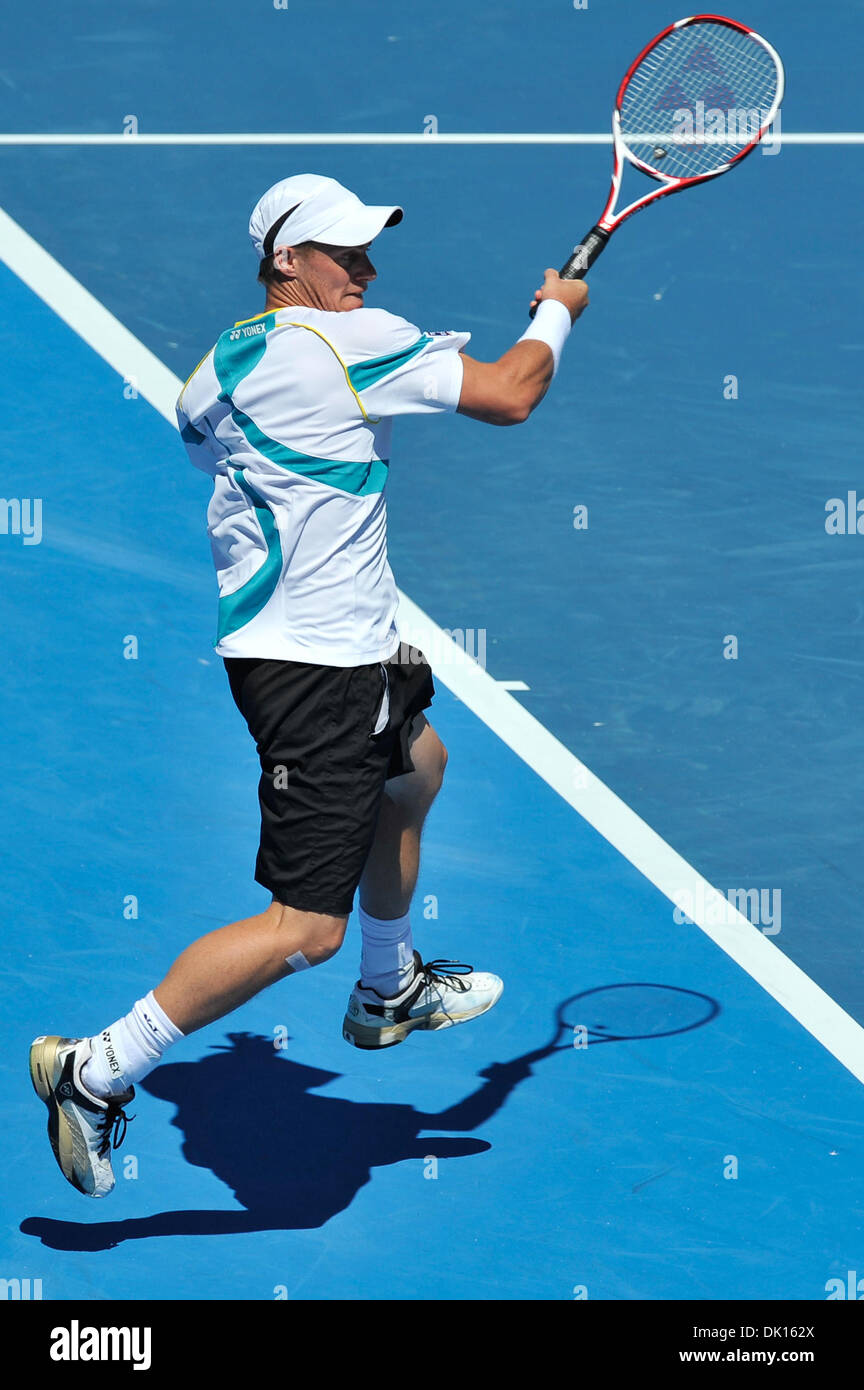 15 janvier 2011 - Melbourne, Victoria, Australie - Lleyton Hewitt (AUS) frappe un coup droit à la finale du 2011 AAMI Classic contre Gaël Monfils (FRA) à Kooyong Tennis Club à Melbourne, Australie. (Crédit Image : © basse Sydney/global/ZUMAPRESS.com) Southcreek Banque D'Images