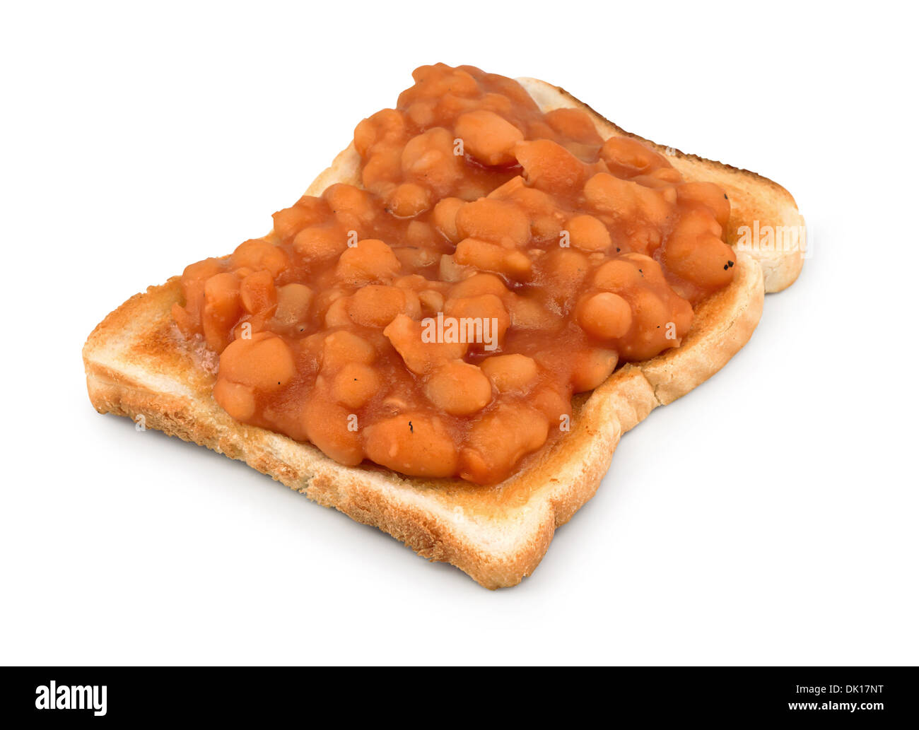 Les haricots sur toast une collation au déjeuner populaires isolé sur fond blanc Banque D'Images