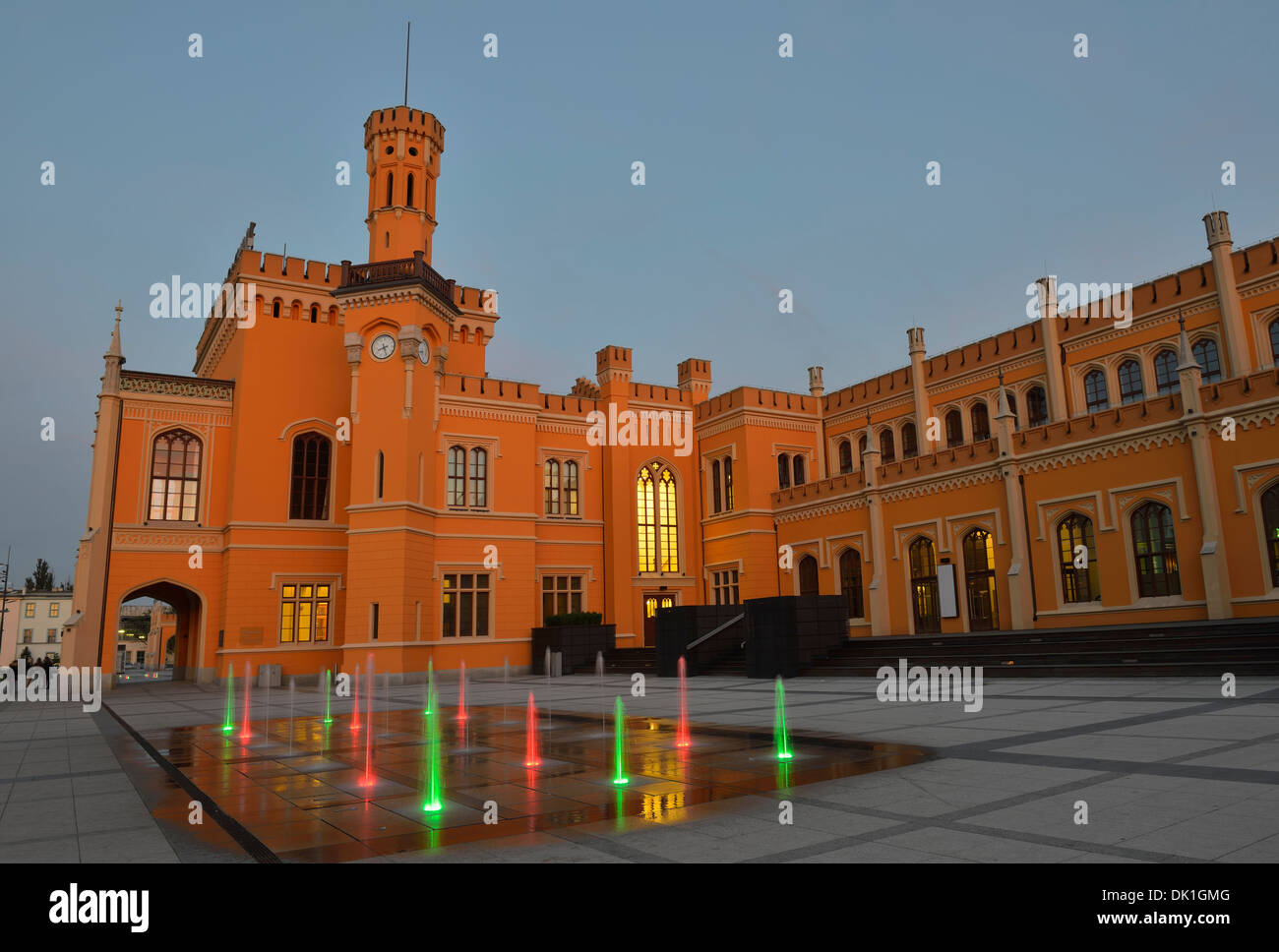 Colorful fontaine en face de la gare principale, Wroclaw, Pologne Banque D'Images