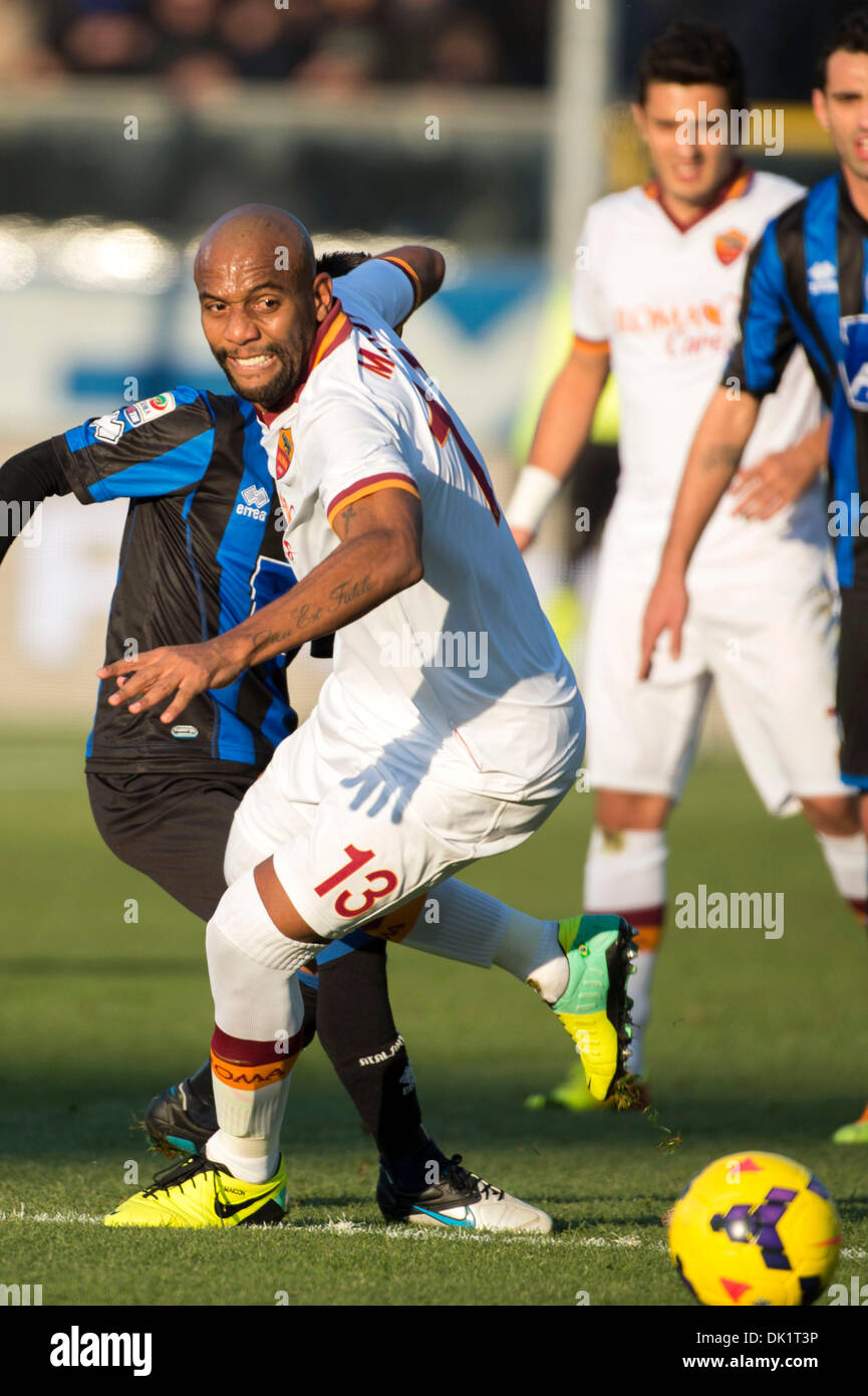 Bergame, Italie. 1er décembre 2013. Maicon (Roma) Football / Soccer : Italien 'Serie' une correspondance entre Atalanta 1-1 Roma à l'Atleti Azzurri d'Italia Stadium à Bergame, Italie . Credit : Maurizio Borsari/AFLO/Alamy Live News Banque D'Images