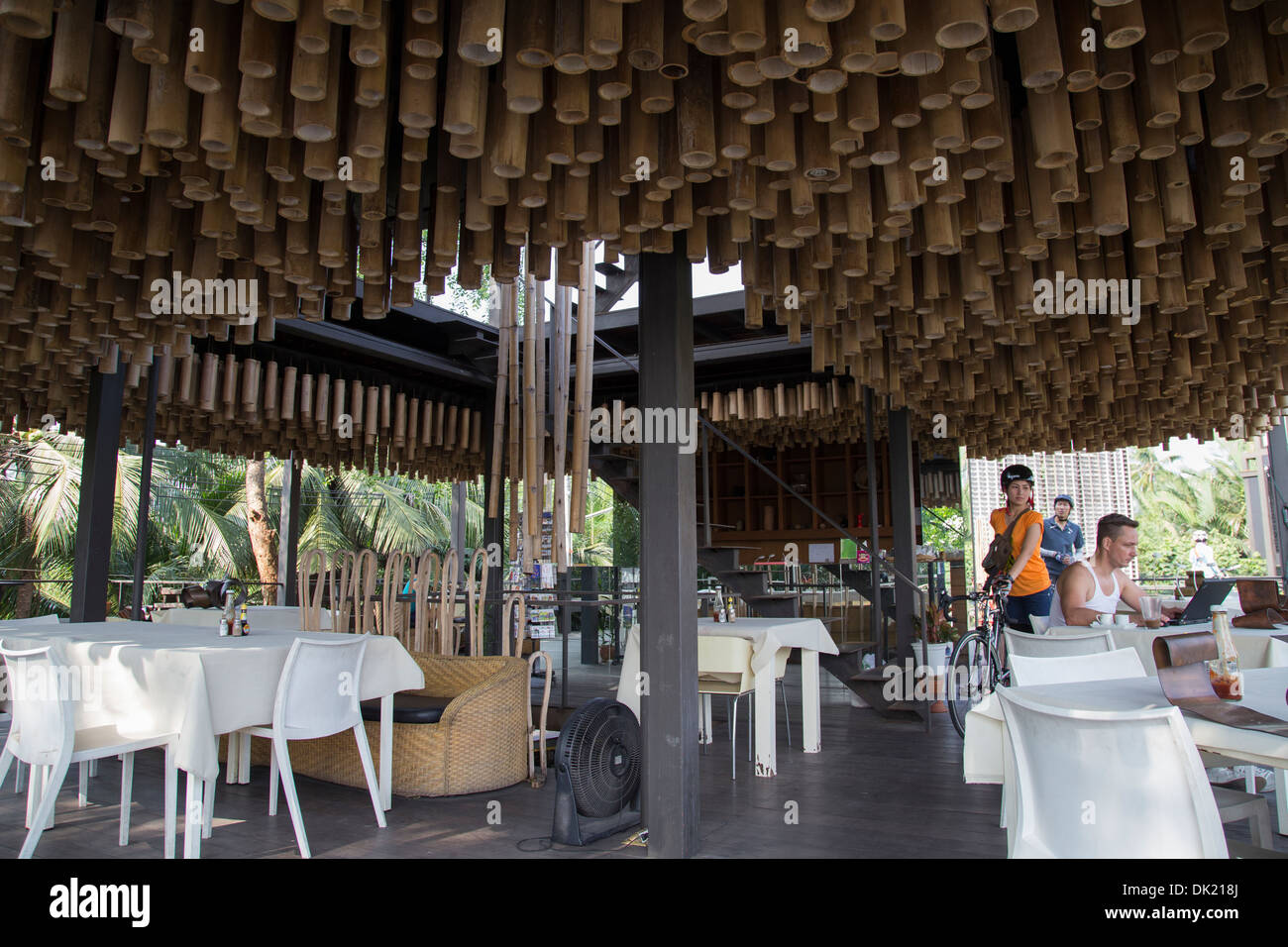 Plafond de bambou à Bangkok Tree House - un hôtel écologique unique sur la péninsule de Phra Pradaeng Banque D'Images