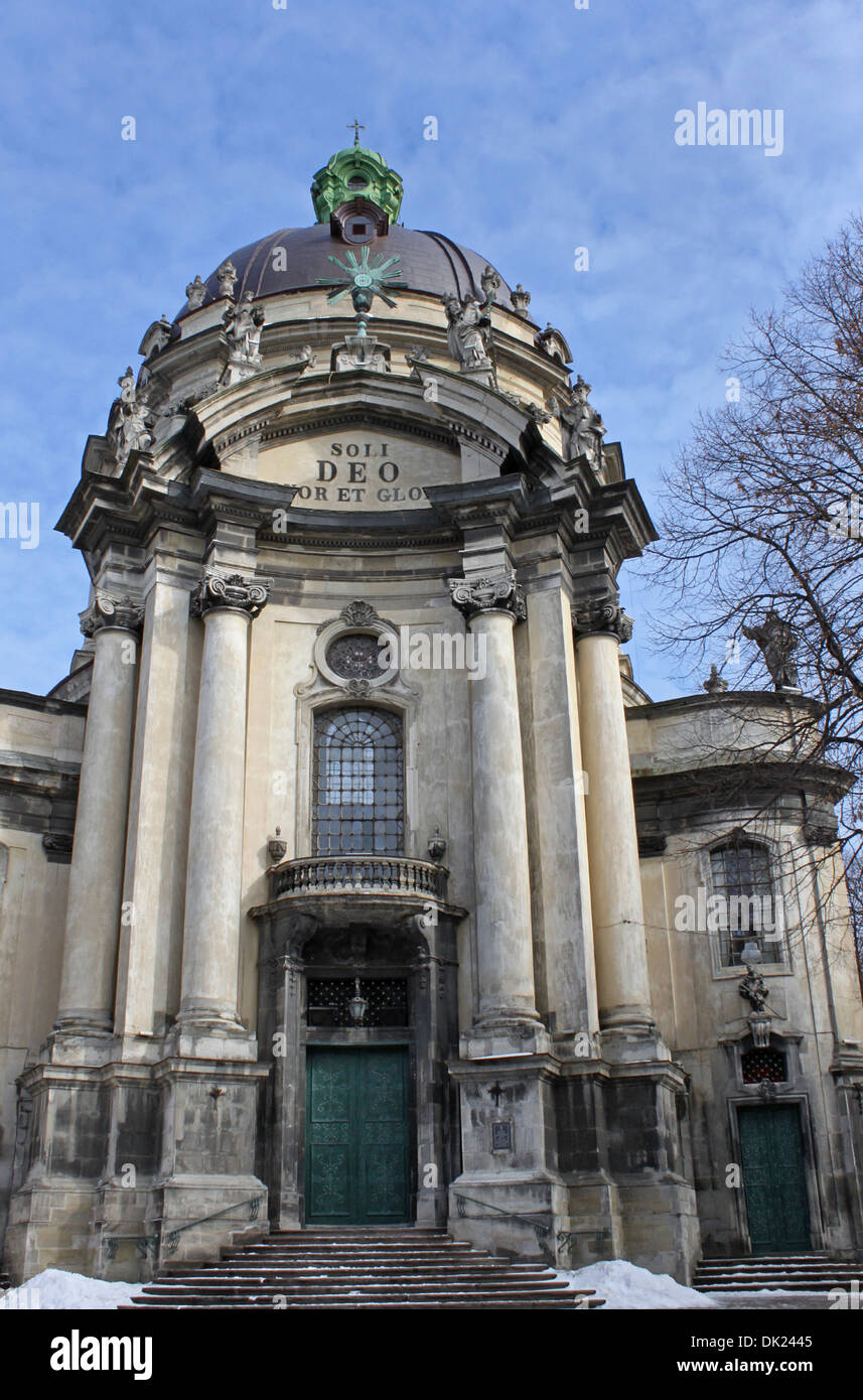 Eglise des Dominicains à Lviv à l'hiver Banque D'Images