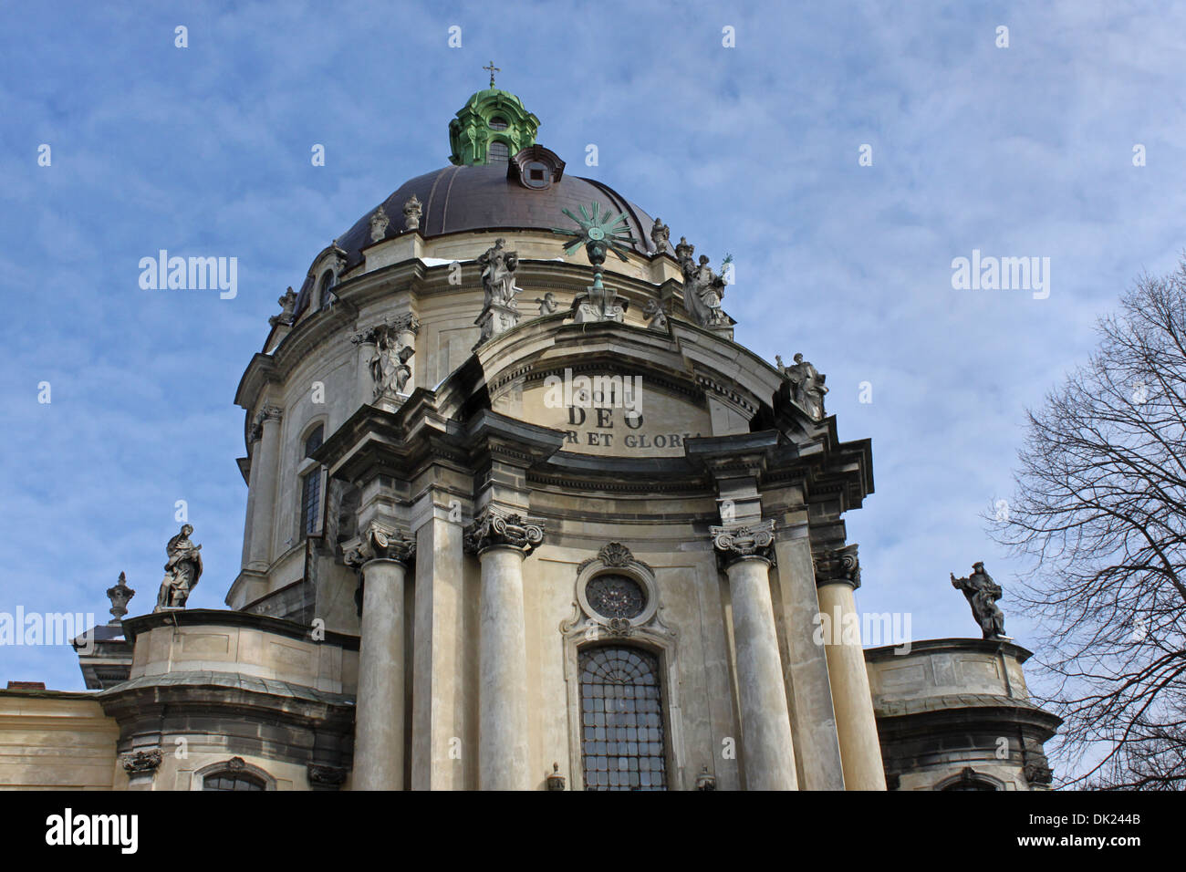 Dôme de l'église dominicaine de Lviv au winter Banque D'Images