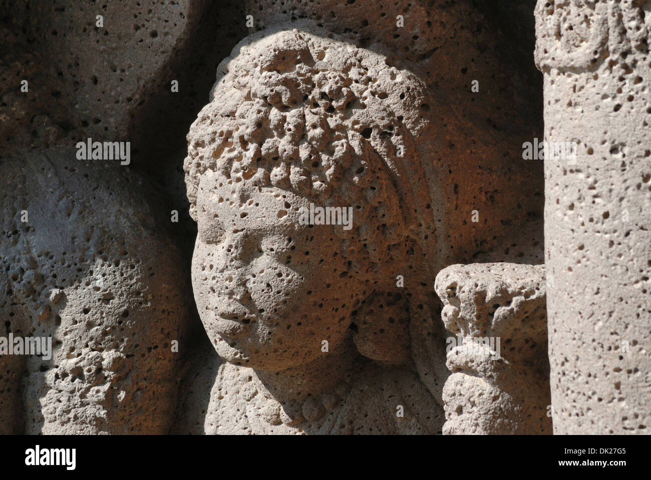 Cave 19 : Vue rapprochée de l'épouse de Nagaraja également appelé comme Nagini. Grottes d'Ajanta, Aurangabad, Maharashtra, Inde Banque D'Images