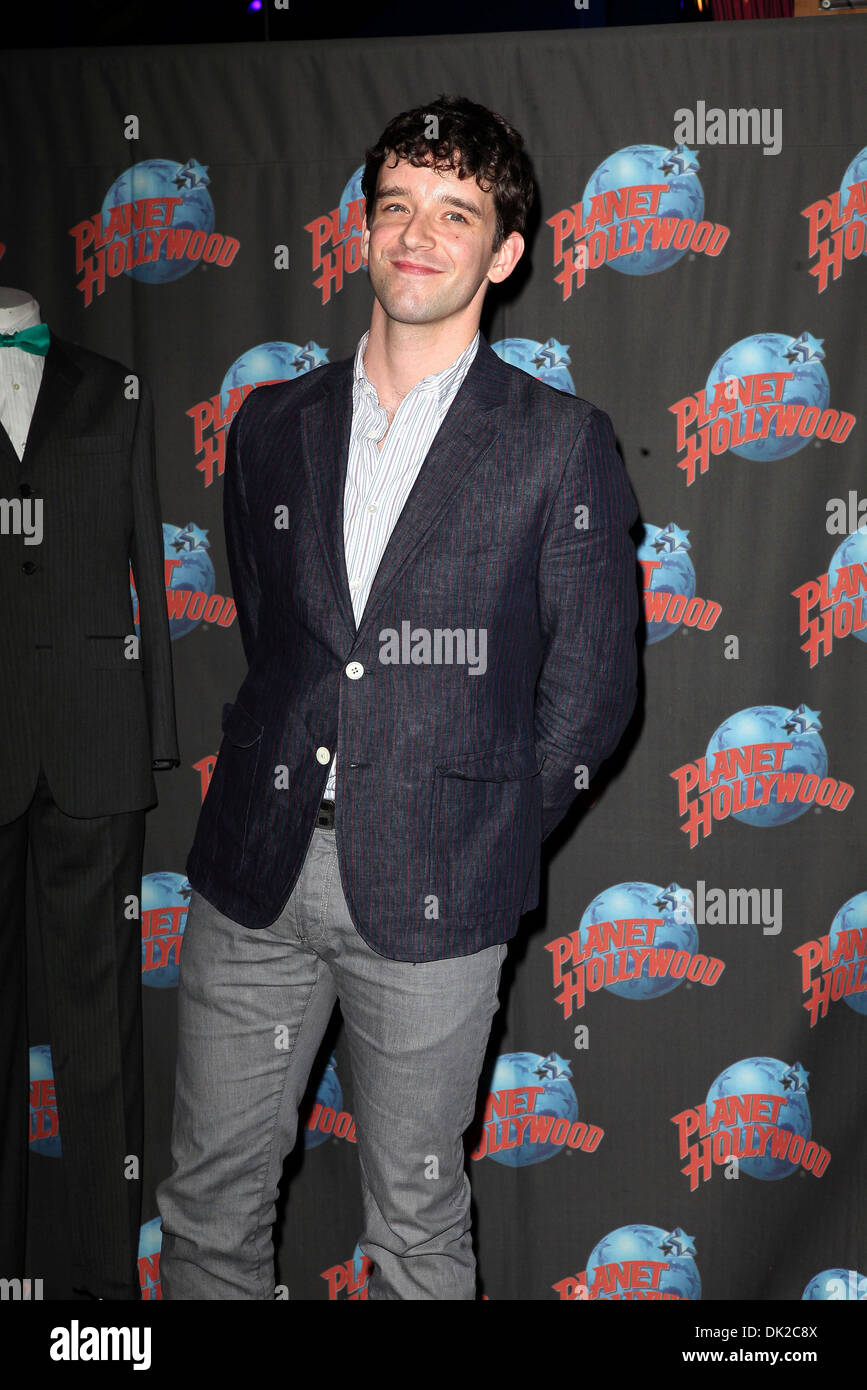 Michael Urie au Planet Hollywood Times Square pour promouvoir son rôle dans la comédie musicale à succès de Broadway comédie 'Comment réussir en affaires Banque D'Images