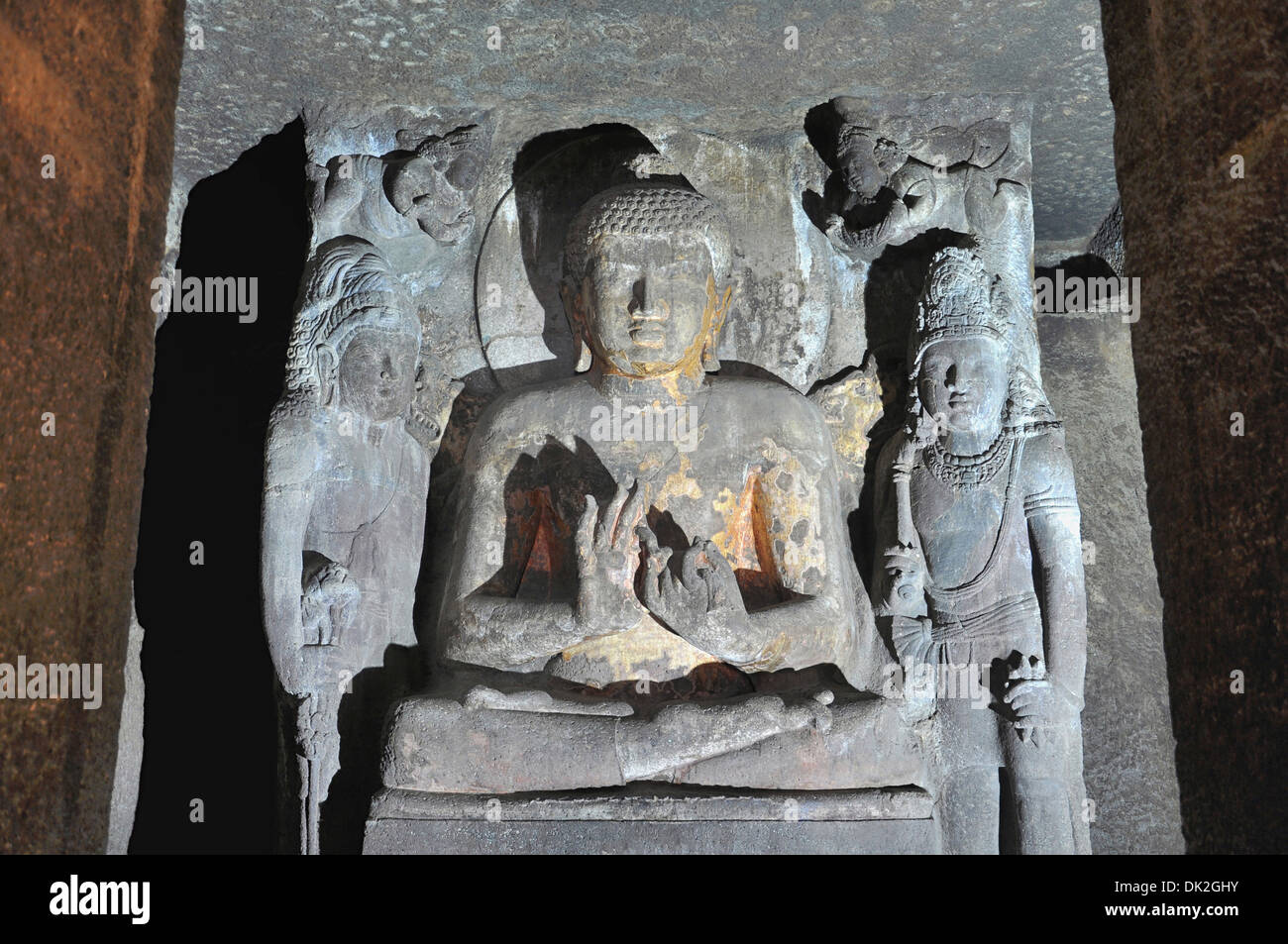 Cave non 4 : Sanctum - dans l'enseignement de Bouddha. Grottes d'Ajanta, Aurangabad, Maharashtra, Inde Banque D'Images