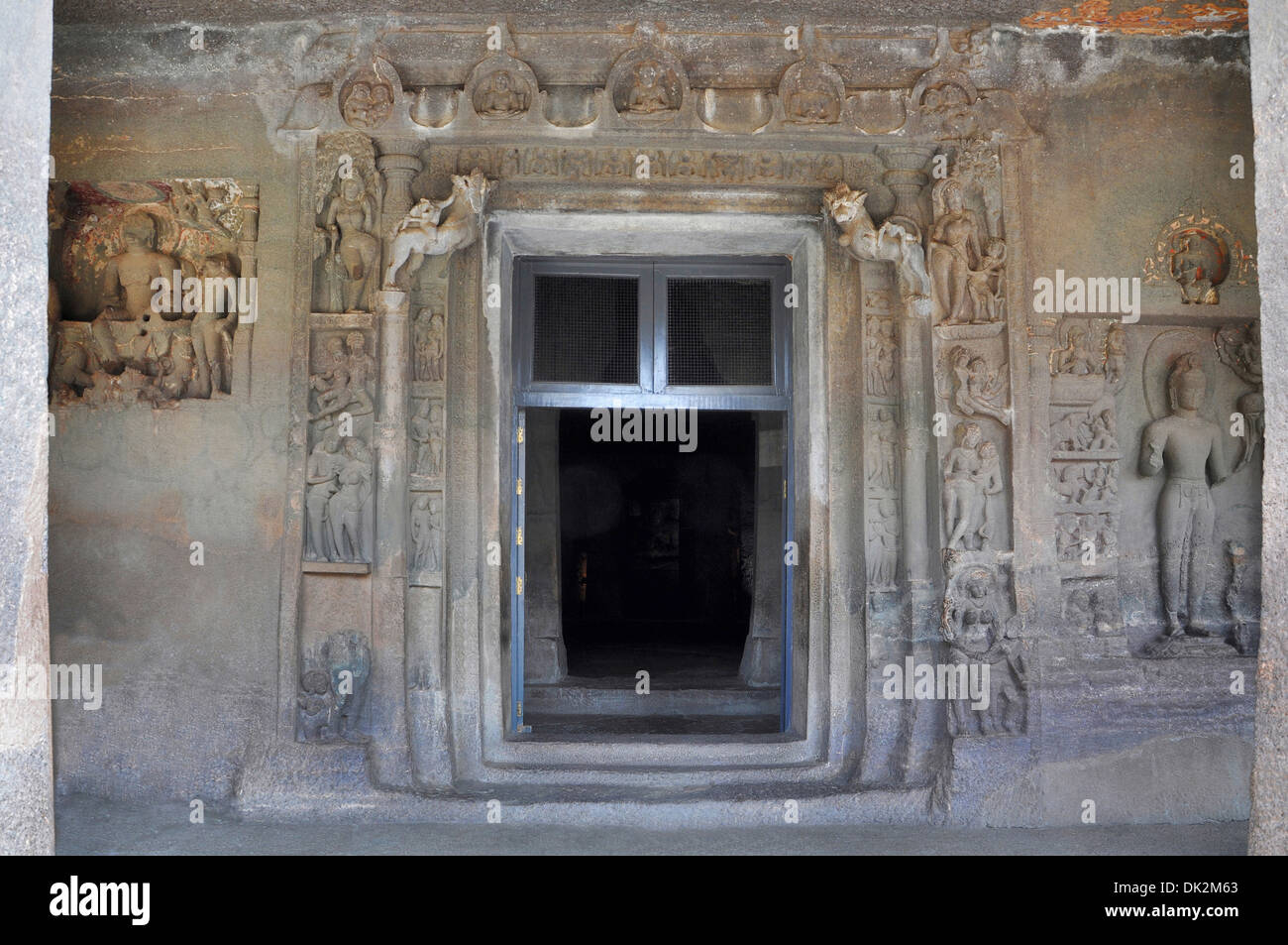 Cave non 4 : Porte sculptée de façon exquise. Grottes d'Ajanta, Aurangabad, Maharashtra, Inde Banque D'Images