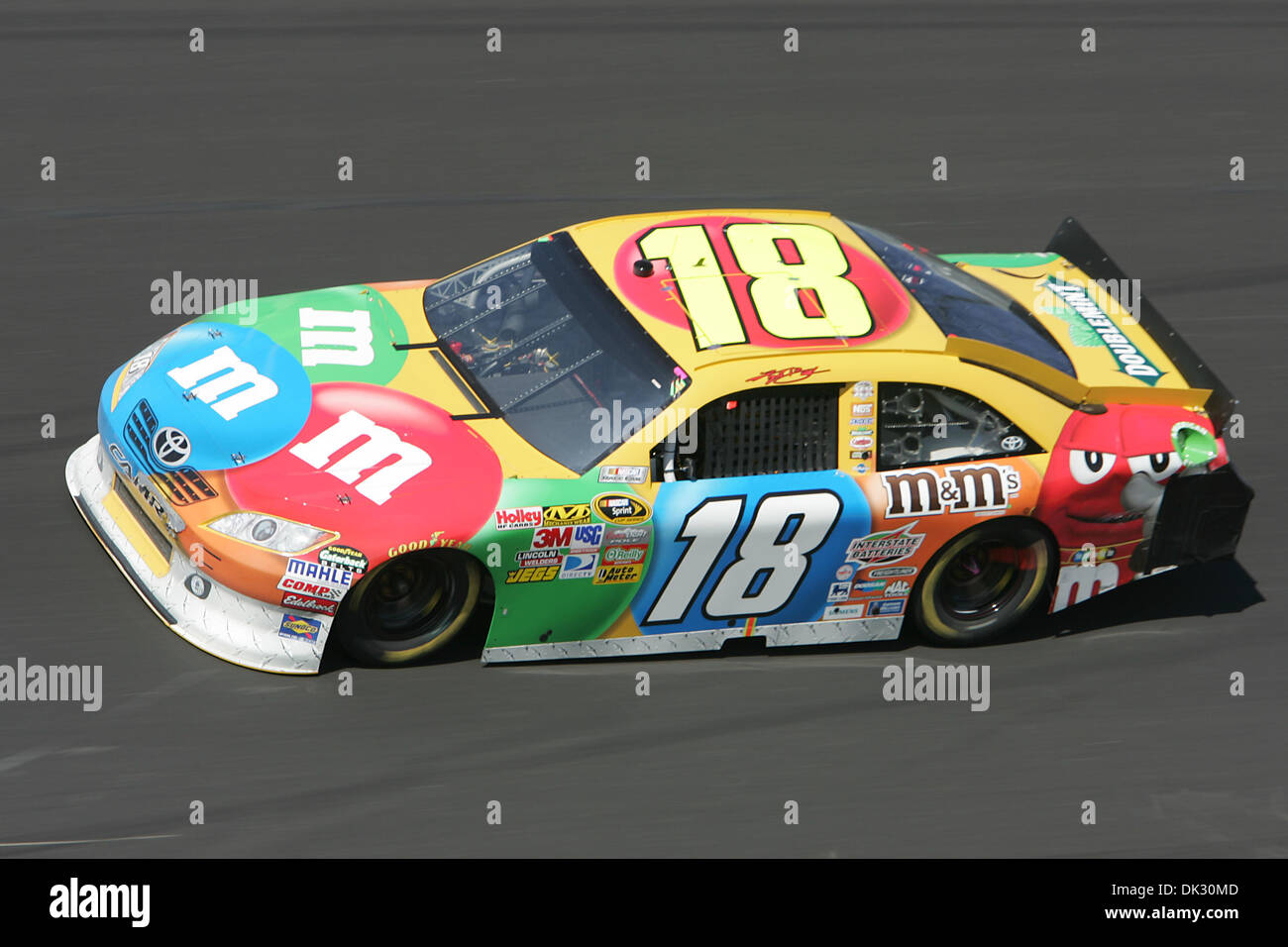 20 février 2011 - Daytona Beach, Floride, États-Unis d'Amérique - Kyle Busch, conducteur de la # 18 M&M'S Toyota, pendant la course à Daytona 500 Daytona International Speedway de Daytona Beach, Fl. (Crédit Image : © David Roseblum/ZUMAPRESS.com) Southcreek/mondial Banque D'Images