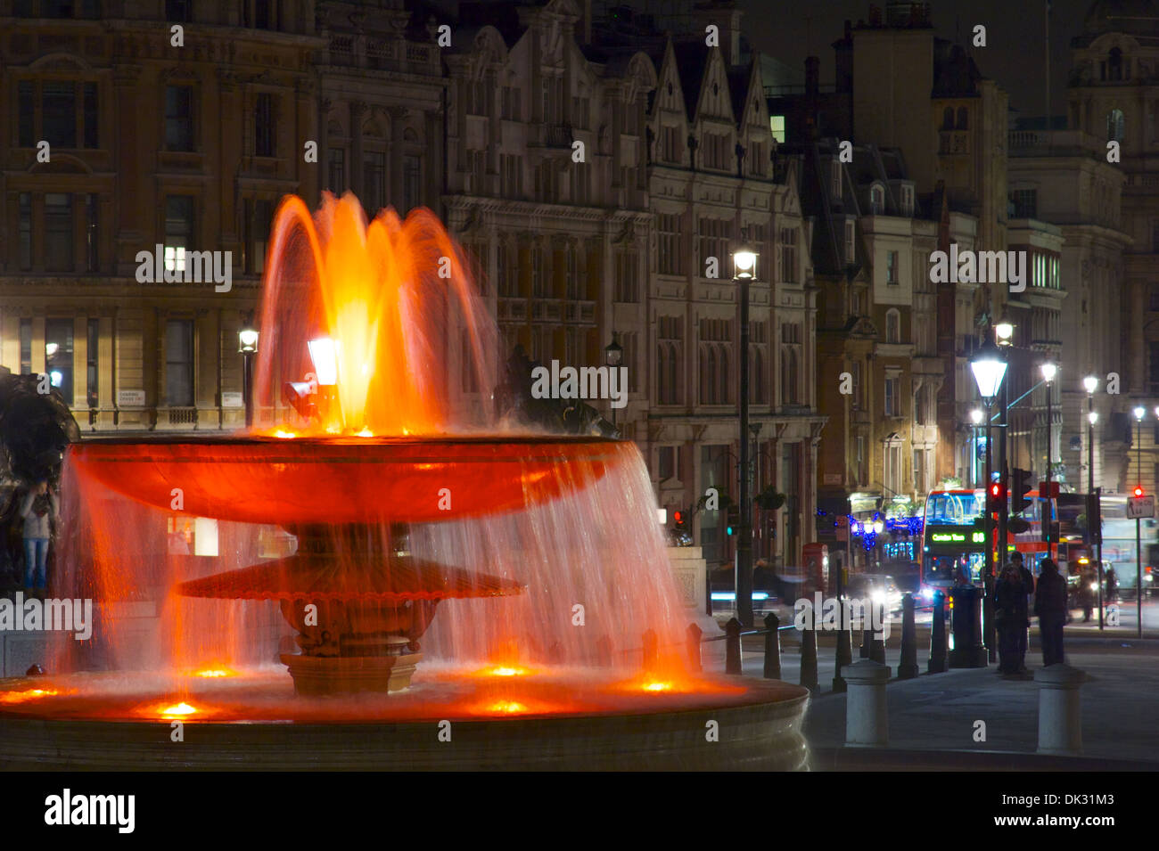 Fontaine couleur à Trafalger Square, Londres Banque D'Images