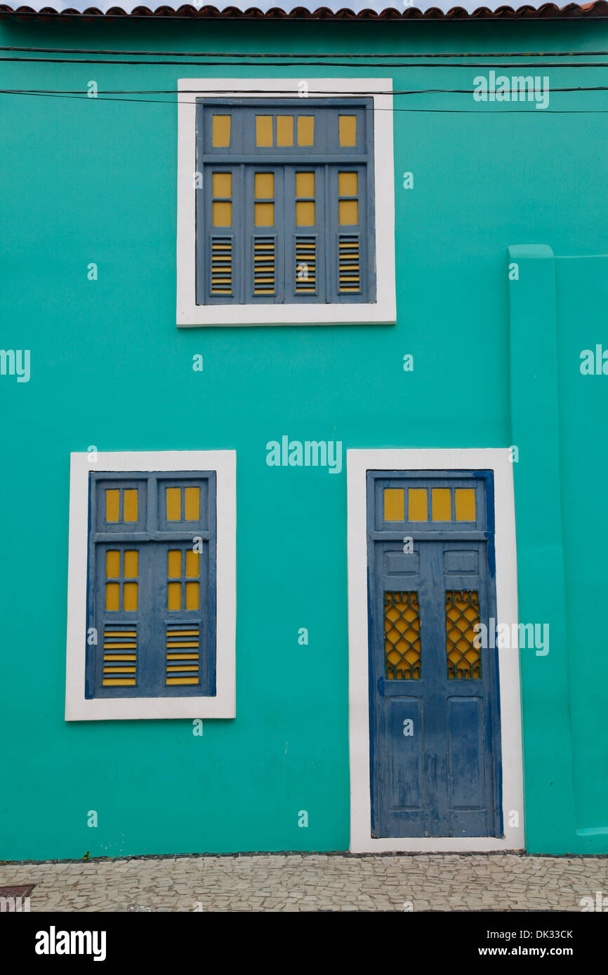 Maison colorée dans Iracema, Fortaleza, Brésil. Banque D'Images