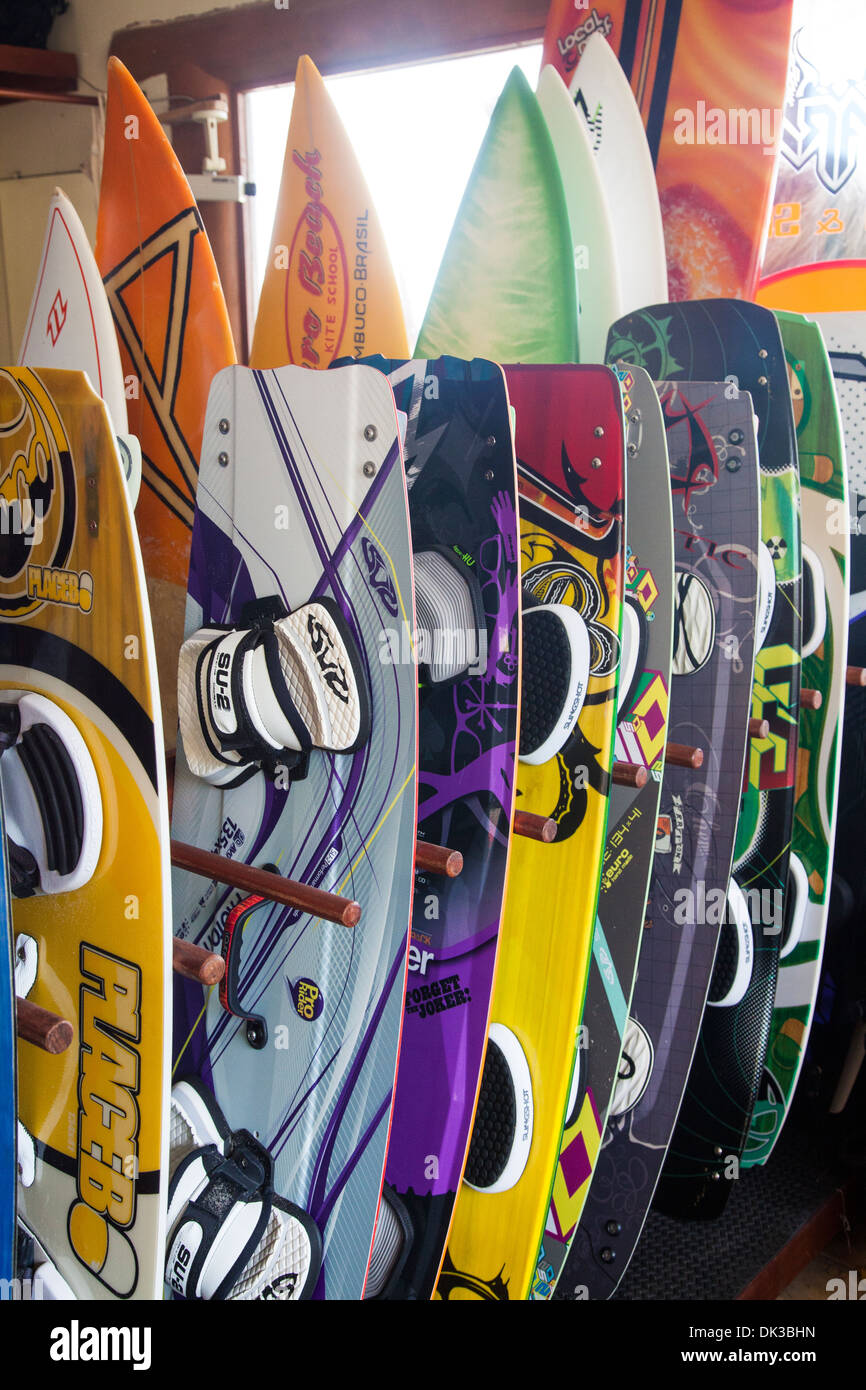 Kite surf boards, Cumbuco, district de Fortaleza, Brésil. Banque D'Images