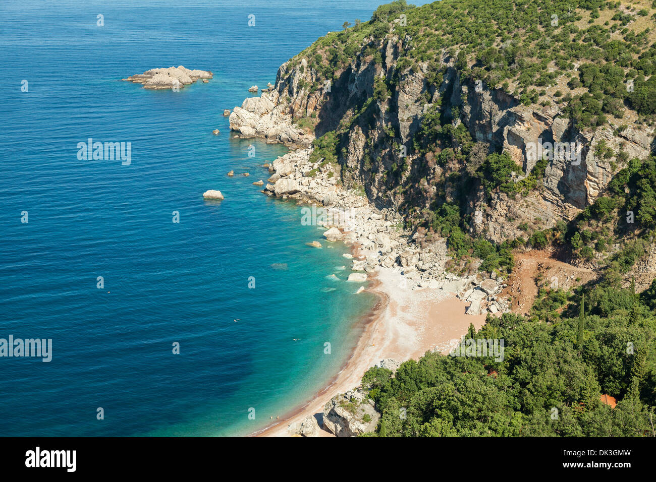 Le Monténégro. Plage sauvage sur la côte de la mer Adriatique Banque D'Images