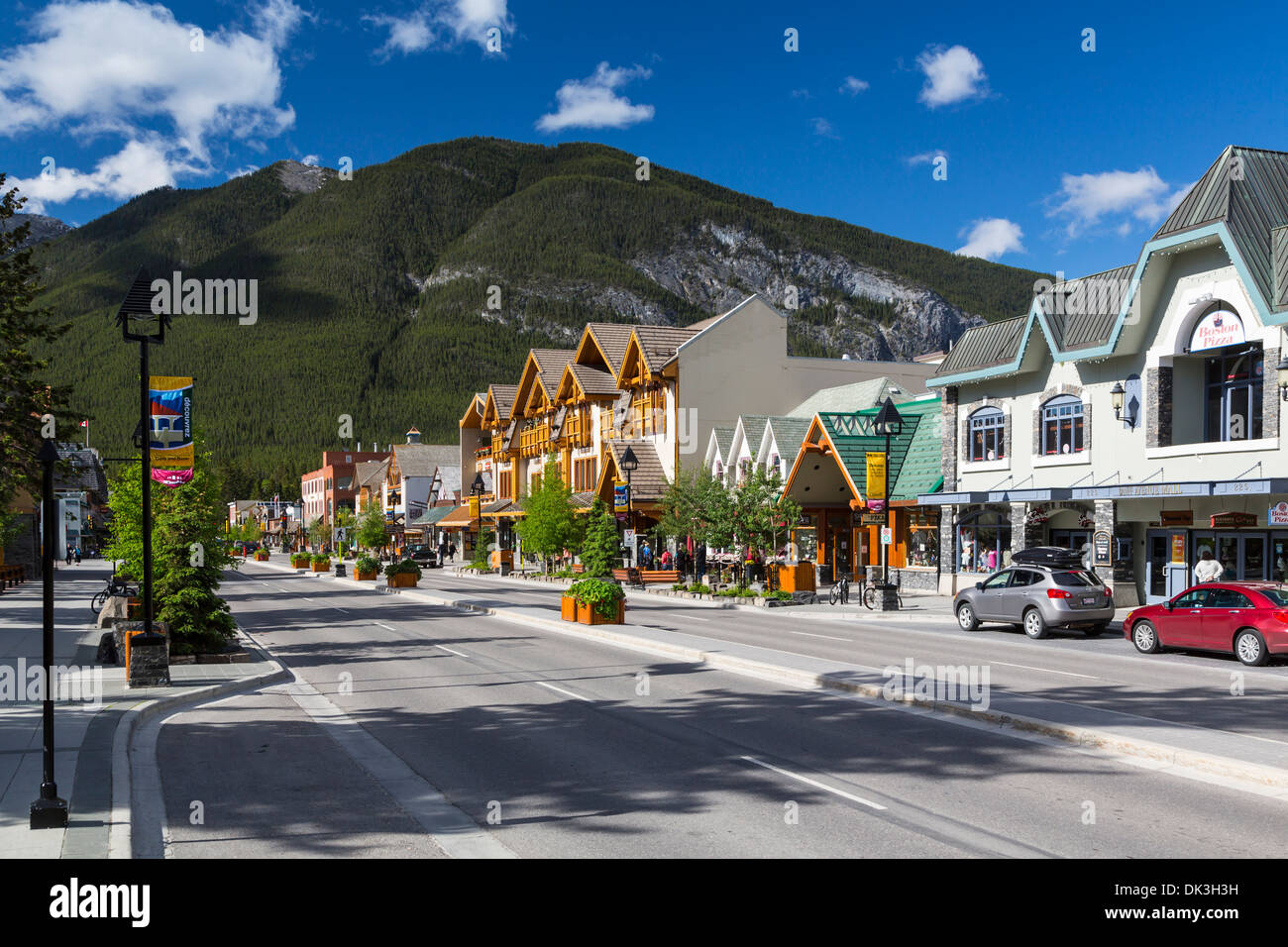 Rue principale à Banff, Alberta, Canada. Banque D'Images