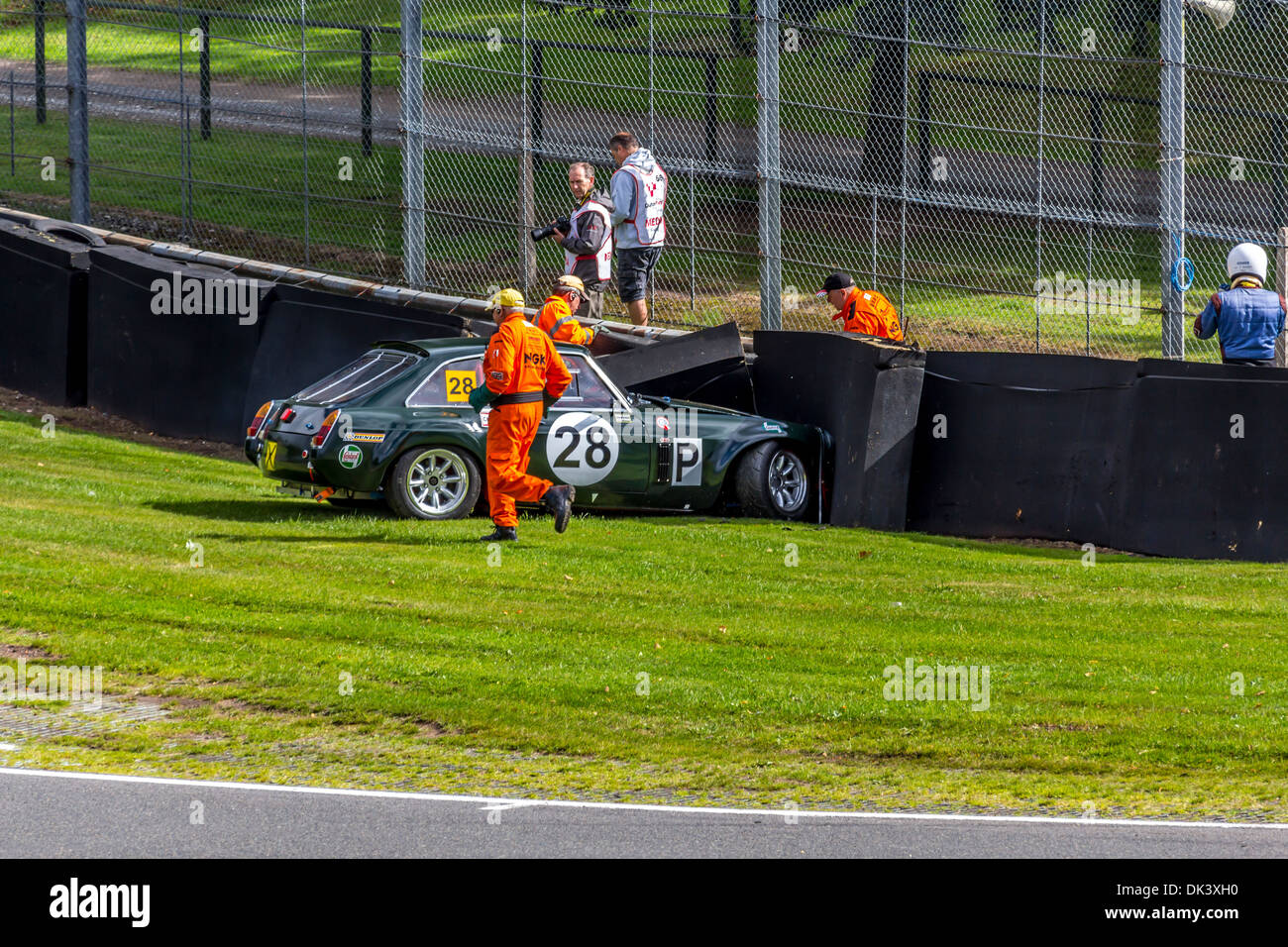 Voiture fonctionne de la piste de course Oulton Park Banque D'Images