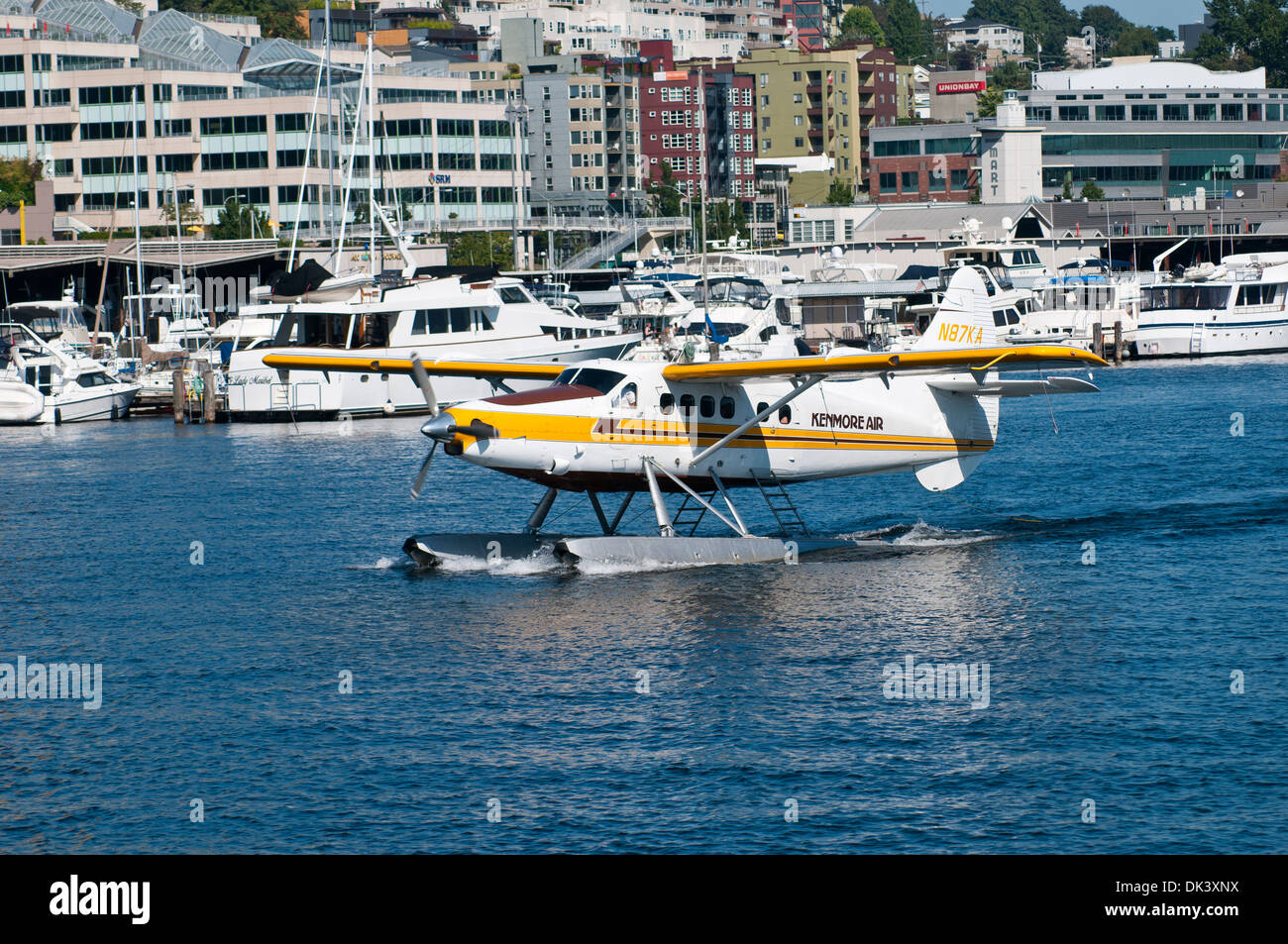 Seattle Seaplane glisse sur la surface du lac de l'Union européenne, de l'état de Washington, États-Unis Banque D'Images