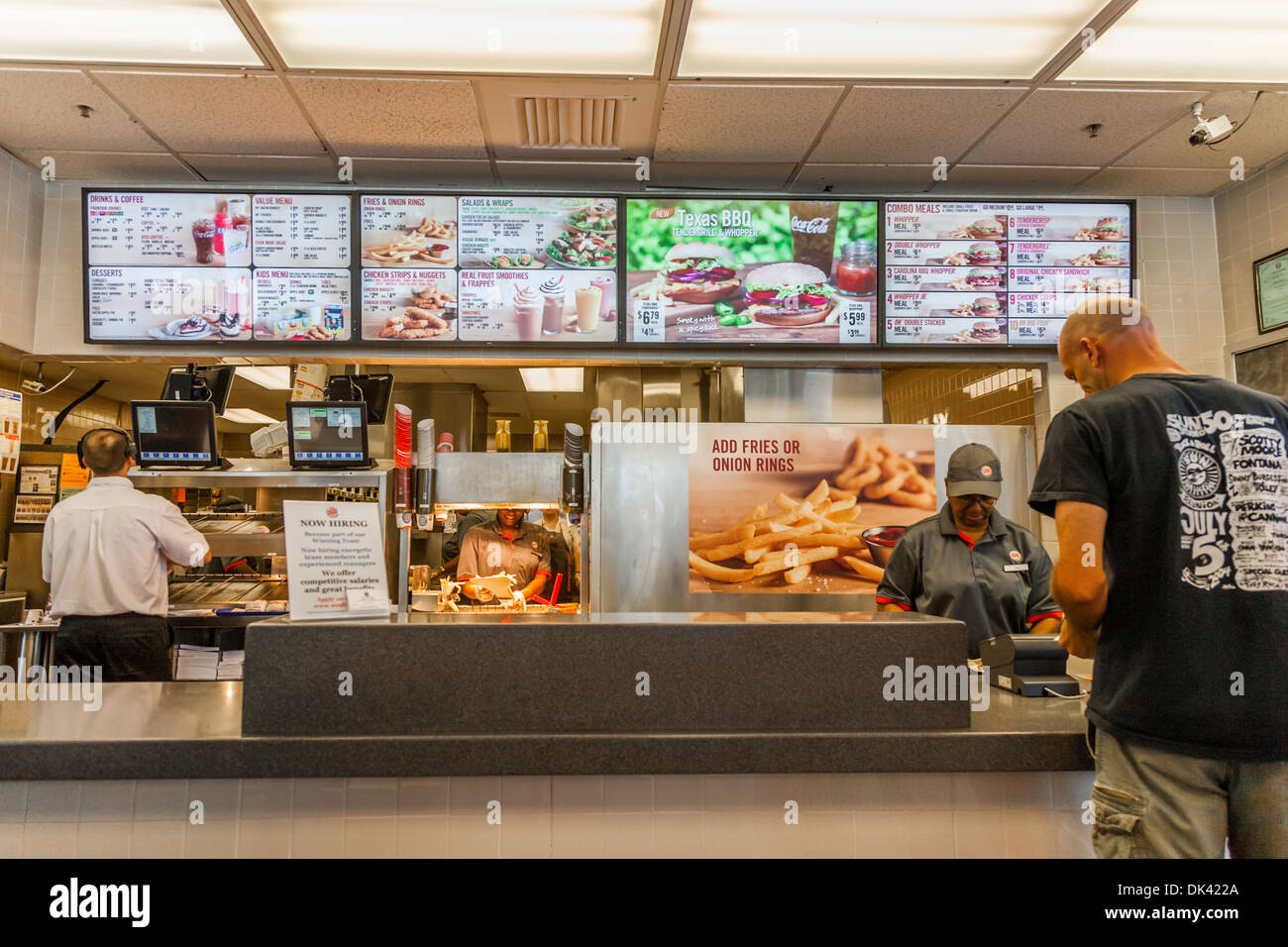 La commande du client dans un fast food restaurant Burger King Banque D'Images