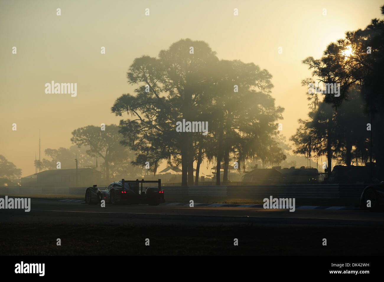 Mar 19, 2011 - Sebring, Floride, États-Unis - Peugeot pilote ANTHONY DAVIDSON, de l'Angleterre, les lecteurs de chauffe (908 pour les 12 heures de Sebring. (Crédit Image : © Rainier Ehrhardt/ZUMApress.com) Banque D'Images