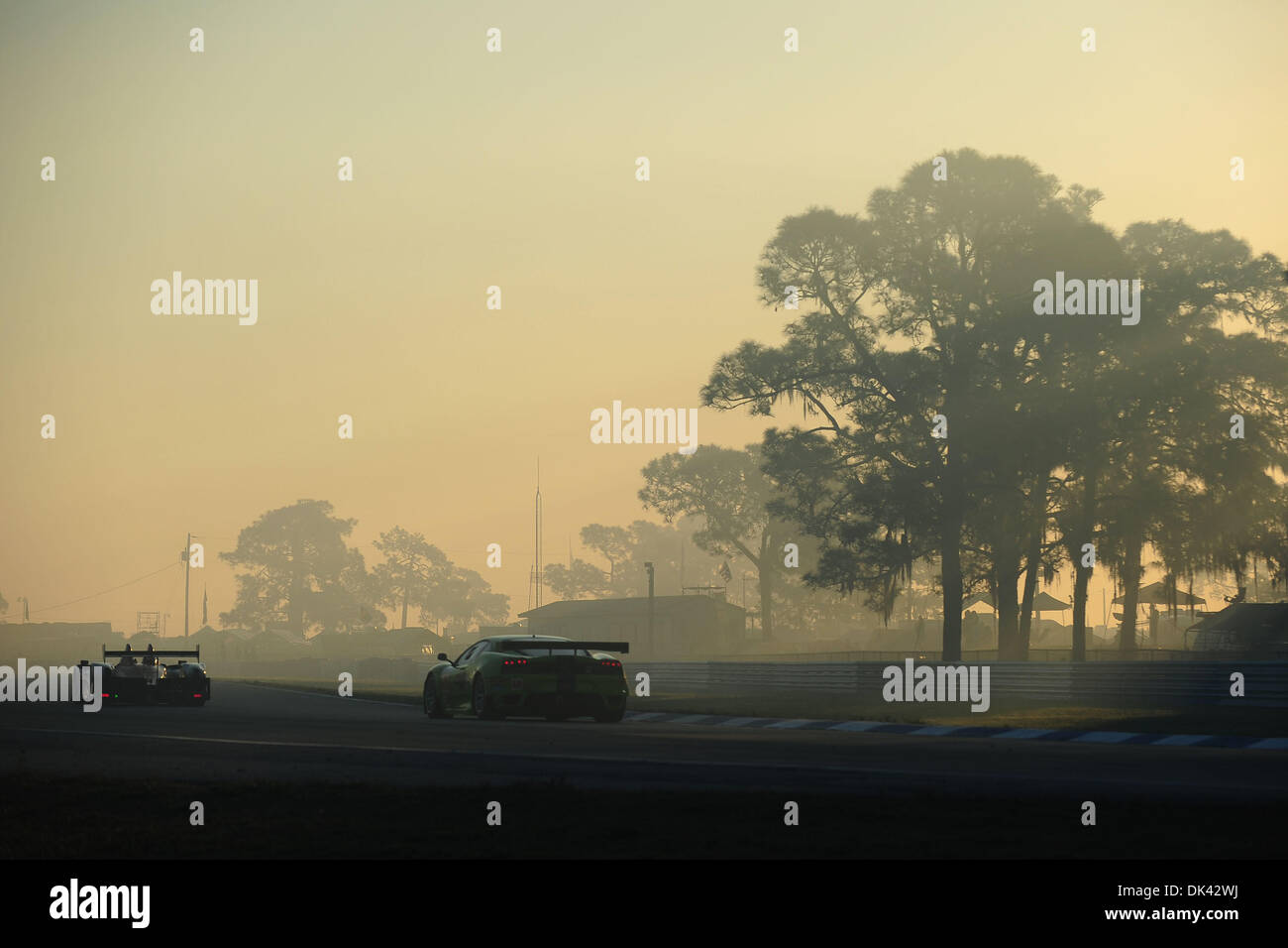 Mar 19, 2011 - Sebring, Floride, États-Unis - Warm-up action comme le soleil se lève à l les 12 heures de Sebring. (Crédit Image : © Rainier Ehrhardt/ZUMApress.com) Banque D'Images