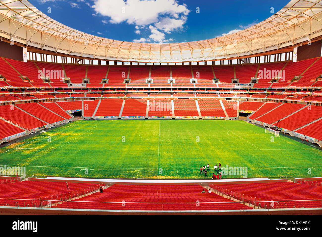 Brésil, Brasilia : terrain de jeu et les sièges du nouveau Stade national de la Coupe du Monde Mané Garrincha Banque D'Images