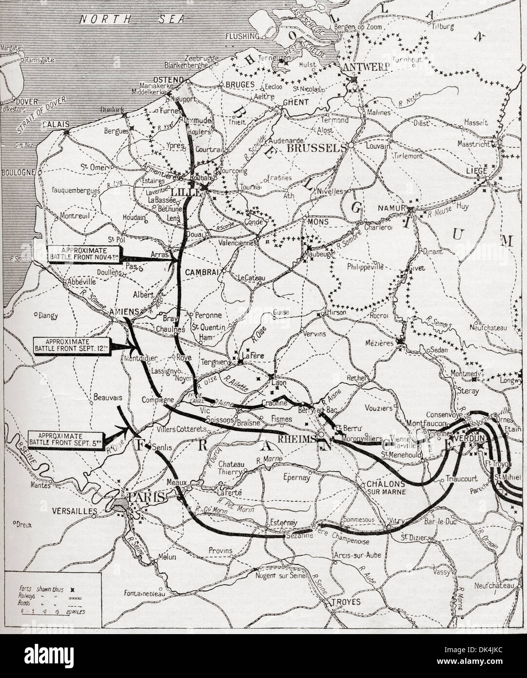 Carte montrant les progrès constants de l'avance des alliés en 1914 au cours de la PREMIÈRE GUERRE MONDIALE. À partir de la guerre d'album Deluxe, publié en 1915. Banque D'Images