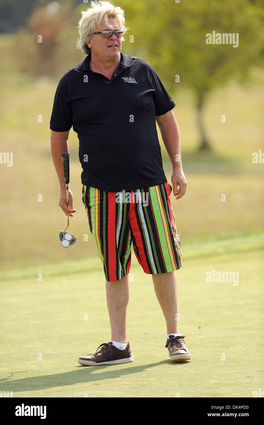 11 avril, 2011 - Myrtle Beach en Caroline du Sud, USA - Comédien RON WHITE participe à la 17e édition de lundi après le tournoi de golf Pro-Am Celebrity Masters qui ont eu lieu lors de la Barefoot Landing Golf Resort situé dans la région de Myrtle Beach. Copyright 2011 Jason Moore. (Crédit Image : © Jason Moore/ZUMAPRESS.com) Banque D'Images