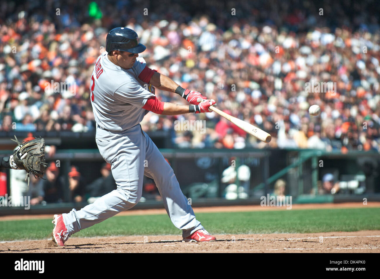 Avril 10, 2011 - San Francisco, Californie, États-Unis - St. Louis Cardinals catcher Gerald Laird (13) les chauves-souris au cours de la MLB match entre les Giants de San Francisco et l'Cardinals de Saint-Louis à AT&T Park à San Francisco, CA. Les Cardinaux battre les Giants 6-1. (Crédit Image : © Matt Cohen/ZUMAPRESS.com) Southcreek/mondial Banque D'Images