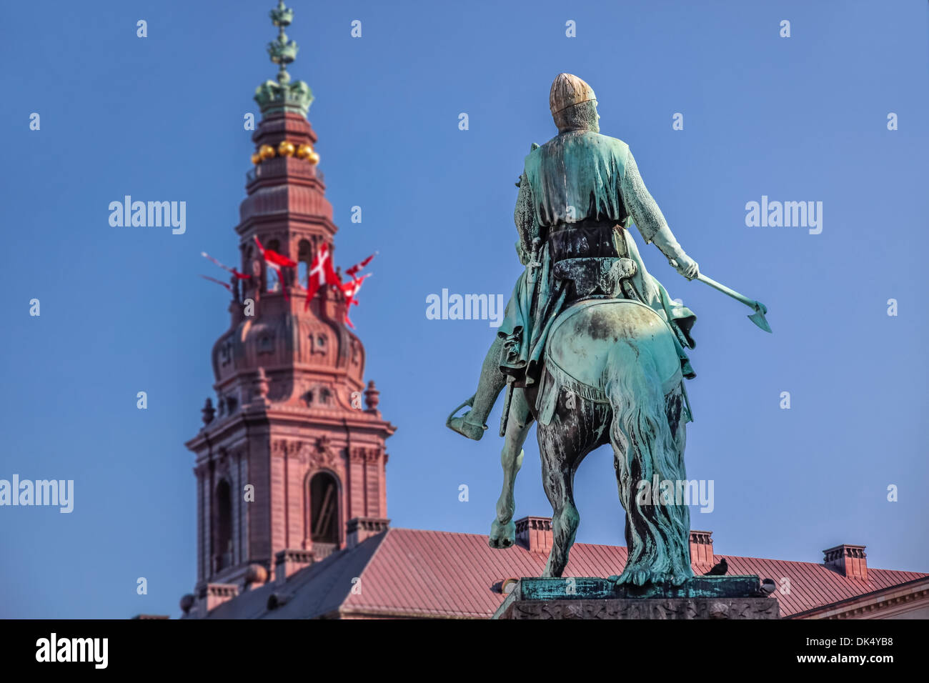 Palais de Christiansborg et statue d'Absalon sur la Hojbro lieu à Copenhague, Danemark Banque D'Images
