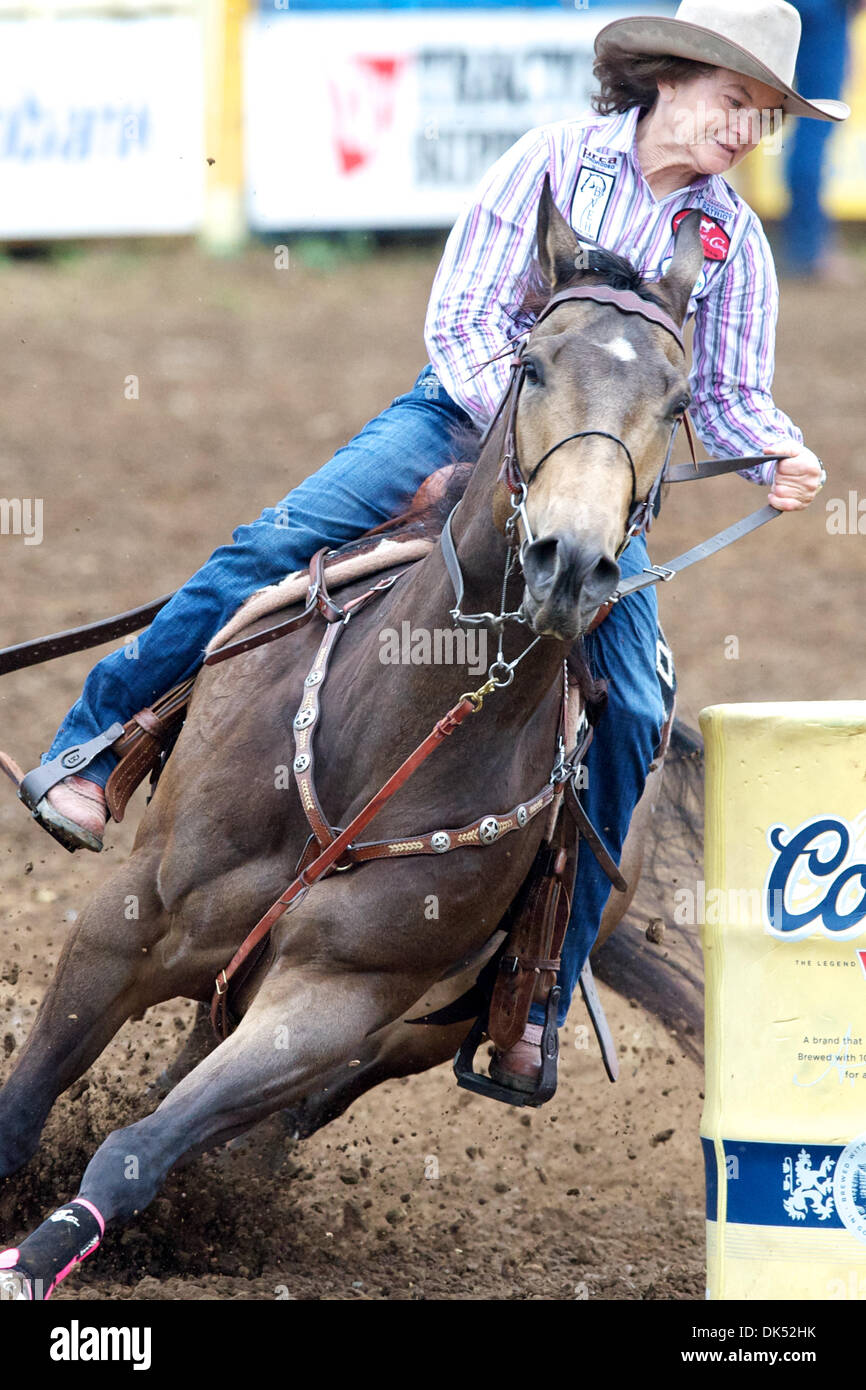 17 avril 2011 - Red Bluff, Californie, États-Unis - Marie Burger de Pauls Valley, OK participe à la course de barils en 2011 Red Bluff Round-Up au District de Tehama Fairgrounds à Red Bluff, CA. (Crédit Image : © Matt Cohen/ZUMAPRESS.com) Southcreek/mondial Banque D'Images