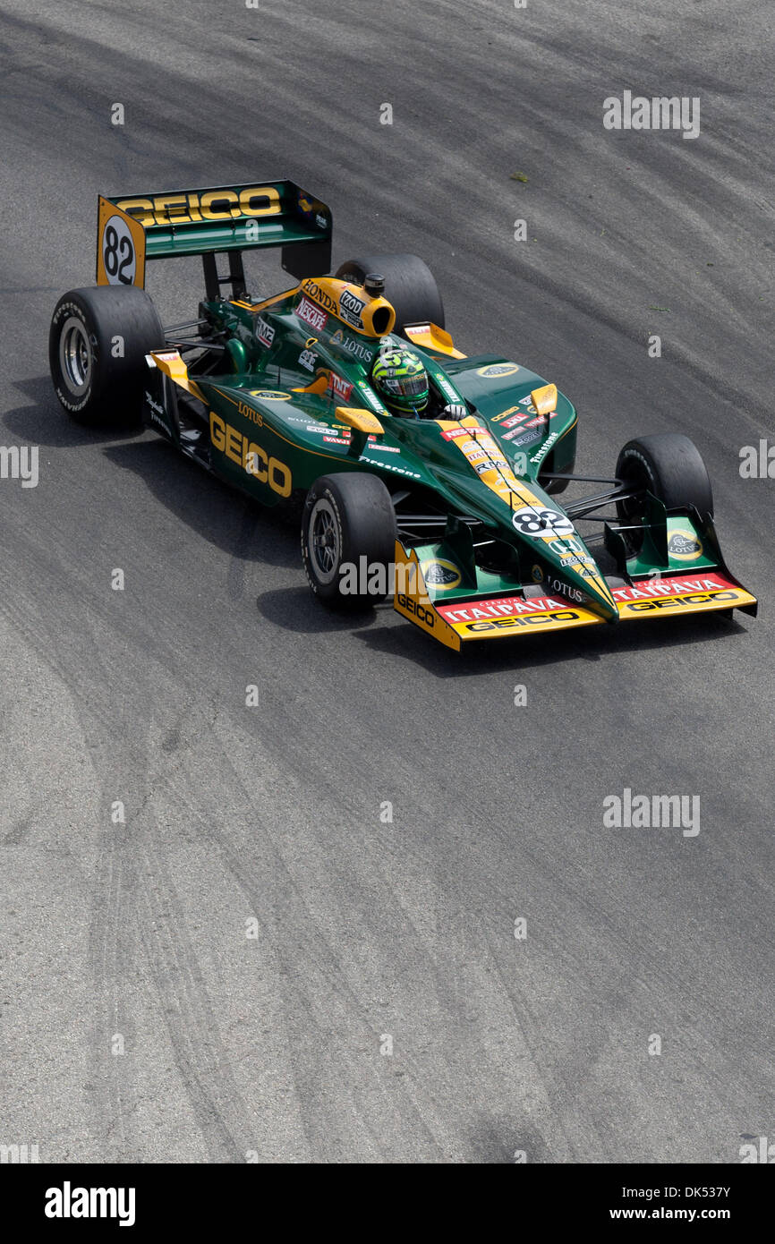 17 avril 2011 - Long Beach, Californie, États-Unis - Tony Kanaan conducteur de la # 82 Geico - KV Racing Technology - Lotus Dallara Honda lors de la course IndyCar Series 37e assemblée annuelle du Grand Prix de Toyota de Long Beach. (Crédit Image : © Brandon Parry/global/ZUMAPRESS.com) Southcreek Banque D'Images