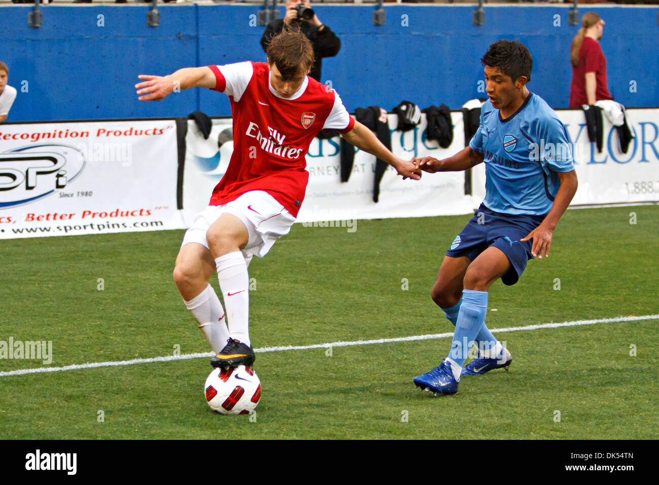 20 avril 2011 - Frisco, Texas, US - Arsenal's Luke Freeman (11) en action contre Club Bolivar durant la journée de mercredi Gordon Jago Support Super groupe un match au Dr. Pepper Dallas Cup XXXII. Club Bollivar Arsenal bat 3-1 chez Pizza Hut Park. (Crédit Image : © Andrew Dieb/global/ZUMAPRESS.com) Southcreek Banque D'Images