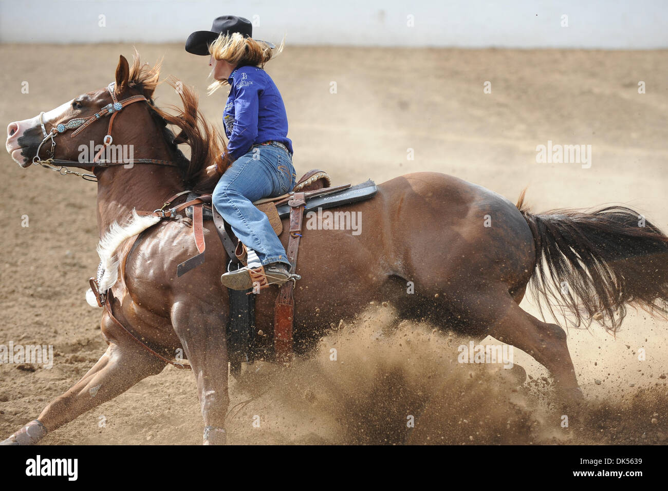 23 avril 2011 - Clovis, en Californie, États-Unis - Baril racer PJ Burger de Pauls Valley, OK à la concurrence Clovis Rodeo. (Crédit Image : © Matt Cohen/ZUMAPRESS.com) Southcreek/mondial Banque D'Images