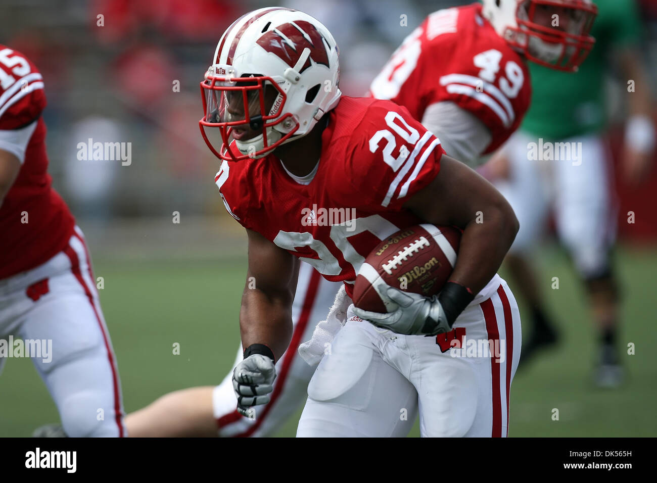 23 avril 2011 - Madison, Wisconsin, États-Unis - Wisconsin Badgers running back James White (20) en action pendant la partie de football de printemps du Wisconsin au Camp Randall Stadium à Madison, Wisconsin. (Crédit Image : © John Fisher/ZUMAPRESS.com) Southcreek/mondial Banque D'Images