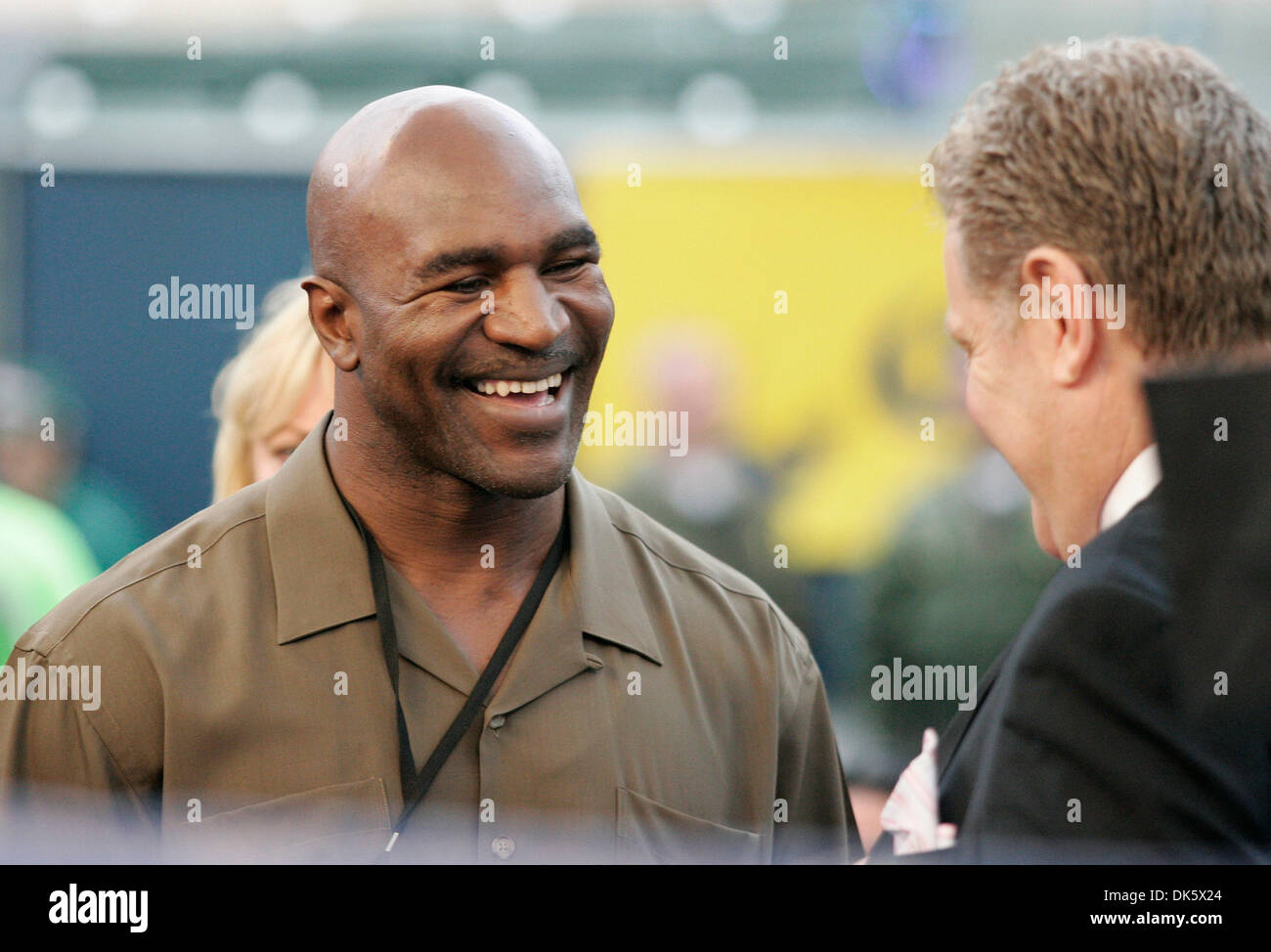 14 mai 2011 - Carson, Californie, États-Unis - l'ancien champion poids lourds Evander Holyfield assiste à la WBA le titre de poids moyen de Super combat entre Andre Ward et Arthur Abraham dans la nuit de samedi dans le Super Six World Boxing Classic demi-finales à Carson, Californie. (Crédit Image : © Jonathan Alcorn/ZUMAPRESS.com) Banque D'Images