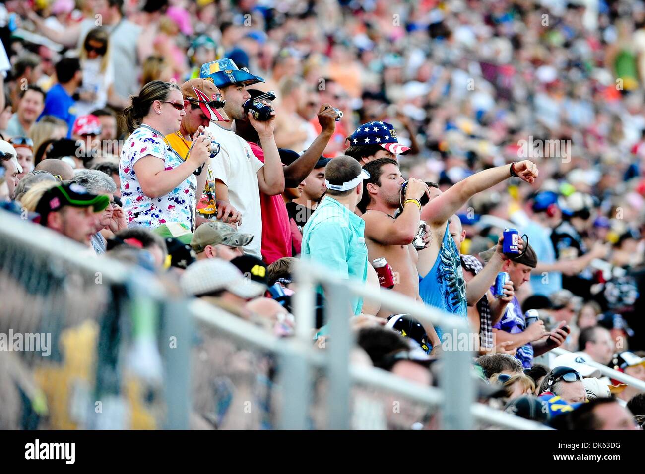 21 mai 2011 - Concord, Caroline du Nord, États-Unis d'Amérique - Sprint Cup fans soyez prêt pour le début de la course des étoiles au Charlotte Motor Speedway à Concord, Caroline du Nord (Image Crédit : © Anthony Barham/global/ZUMAPRESS.com) Southcreek Banque D'Images
