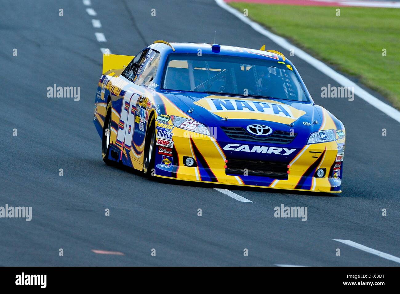 21 mai 2011 - Concord, Caroline du Nord, États-Unis d'Amérique - Sprint Cup Series driver Martin Truex Jr. (56) au cours de la All Star course sur le Charlotte Motor Speedway à Concord, Caroline du Nord (Image Crédit : © Anthony Barham/global/ZUMAPRESS.com) Southcreek Banque D'Images